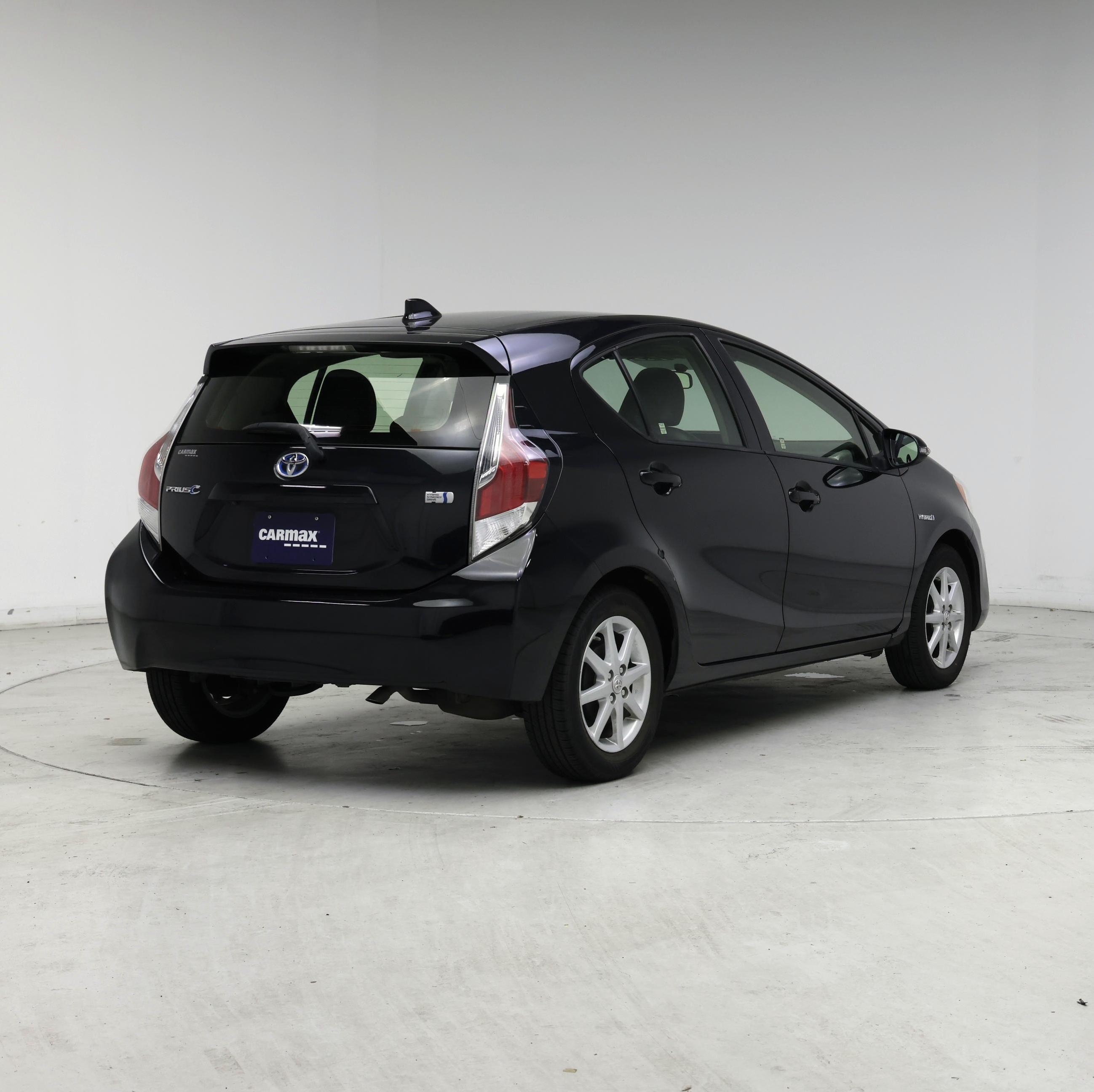 Thumbnail: 2015 Toyota Prius c - 8
