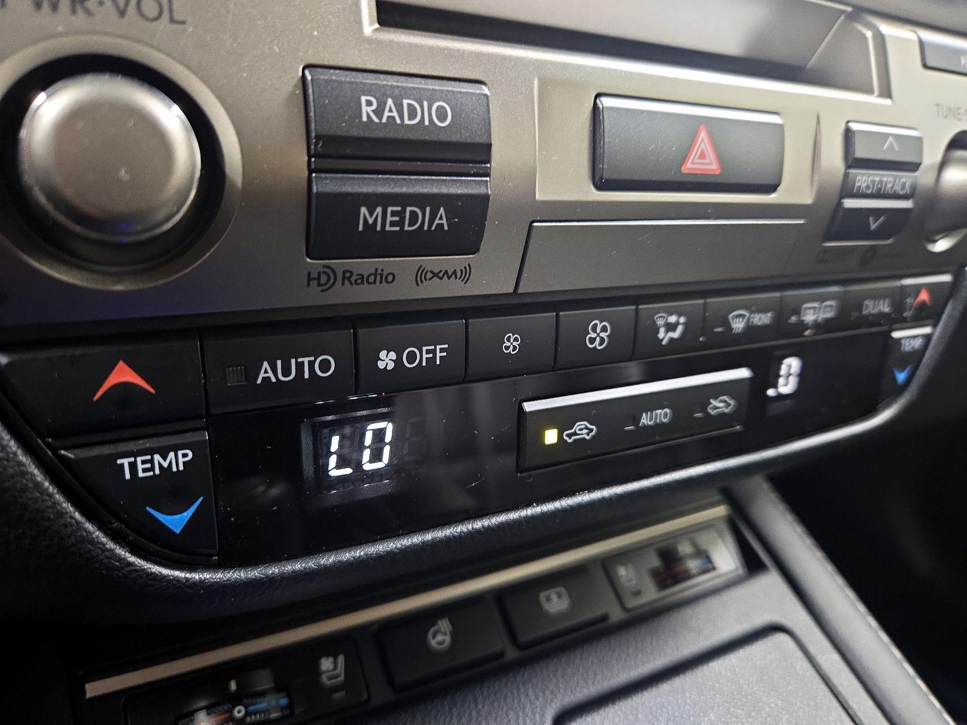 Thumbnail: 2017 Lexus ES - 17