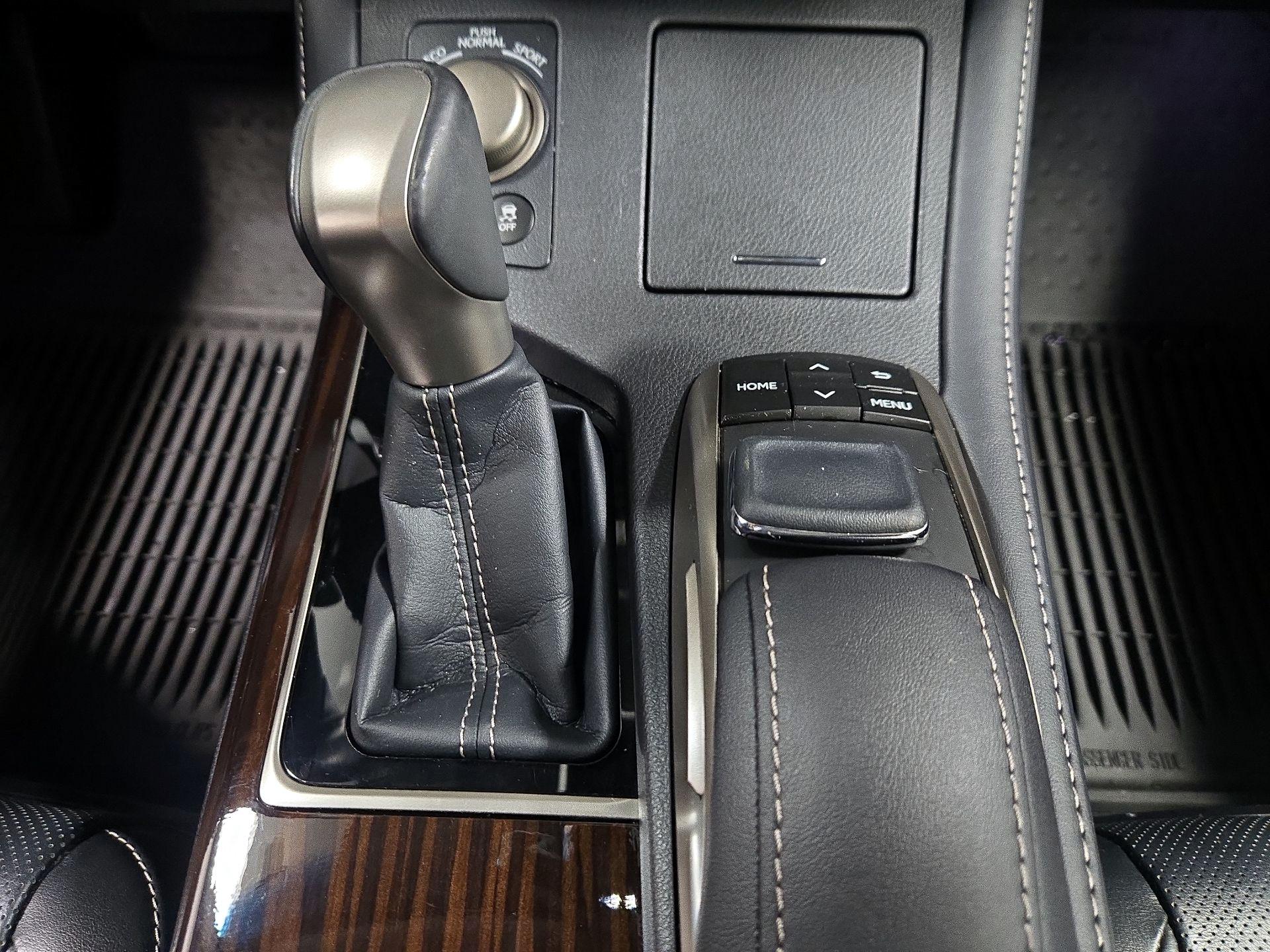Thumbnail: 2017 Lexus ES - 18