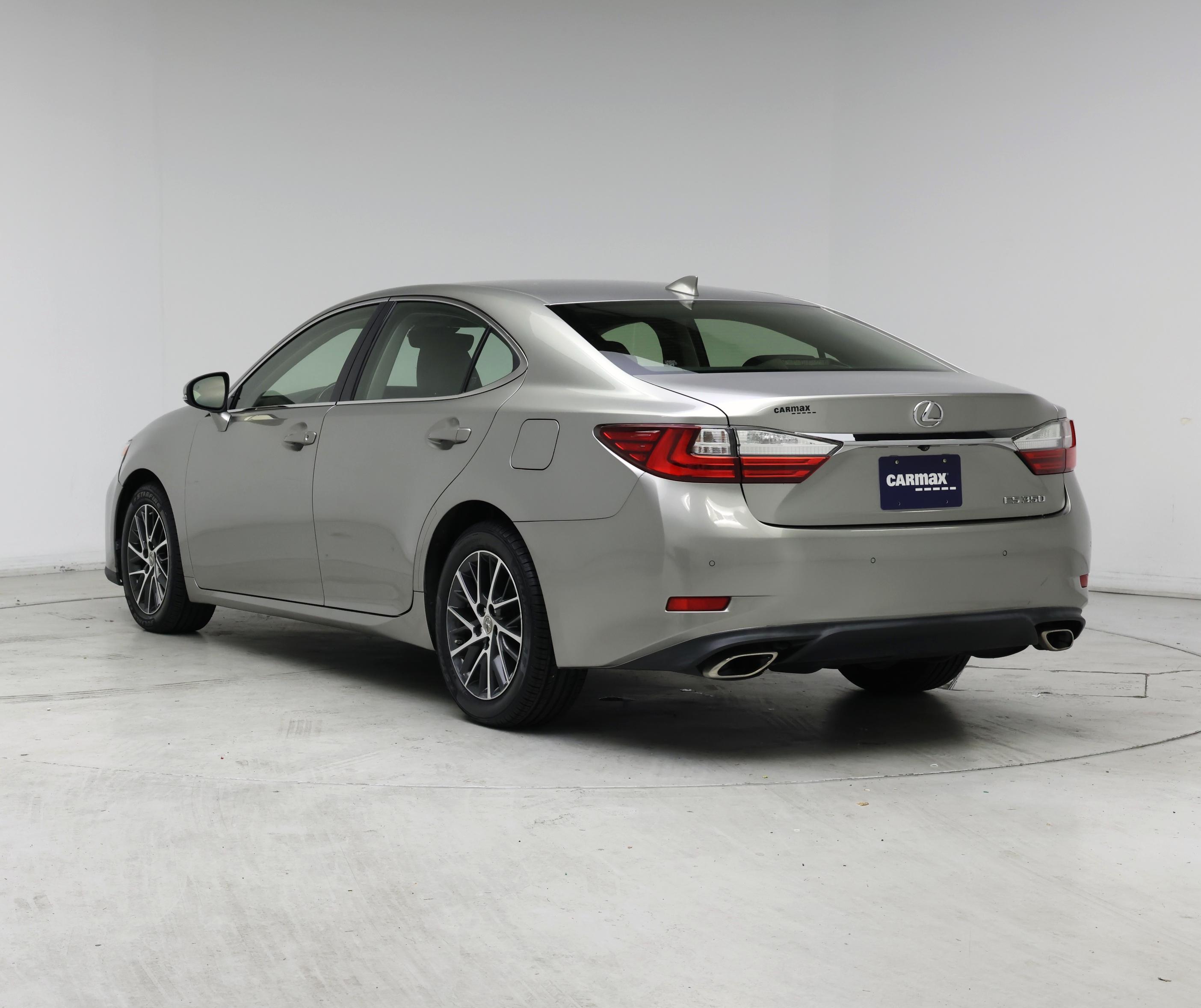Thumbnail: 2017 Lexus ES - 2