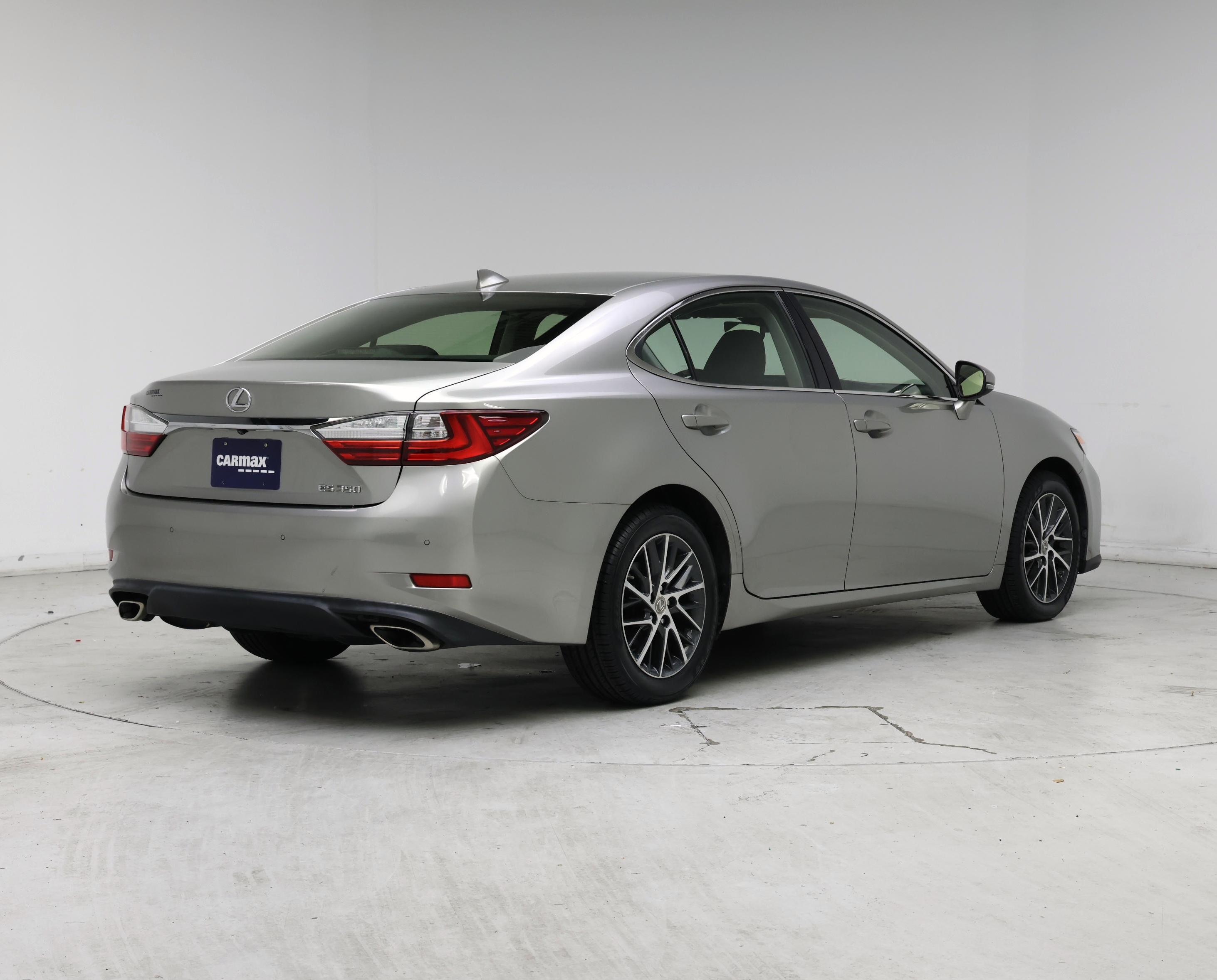 Thumbnail: 2017 Lexus ES - 8