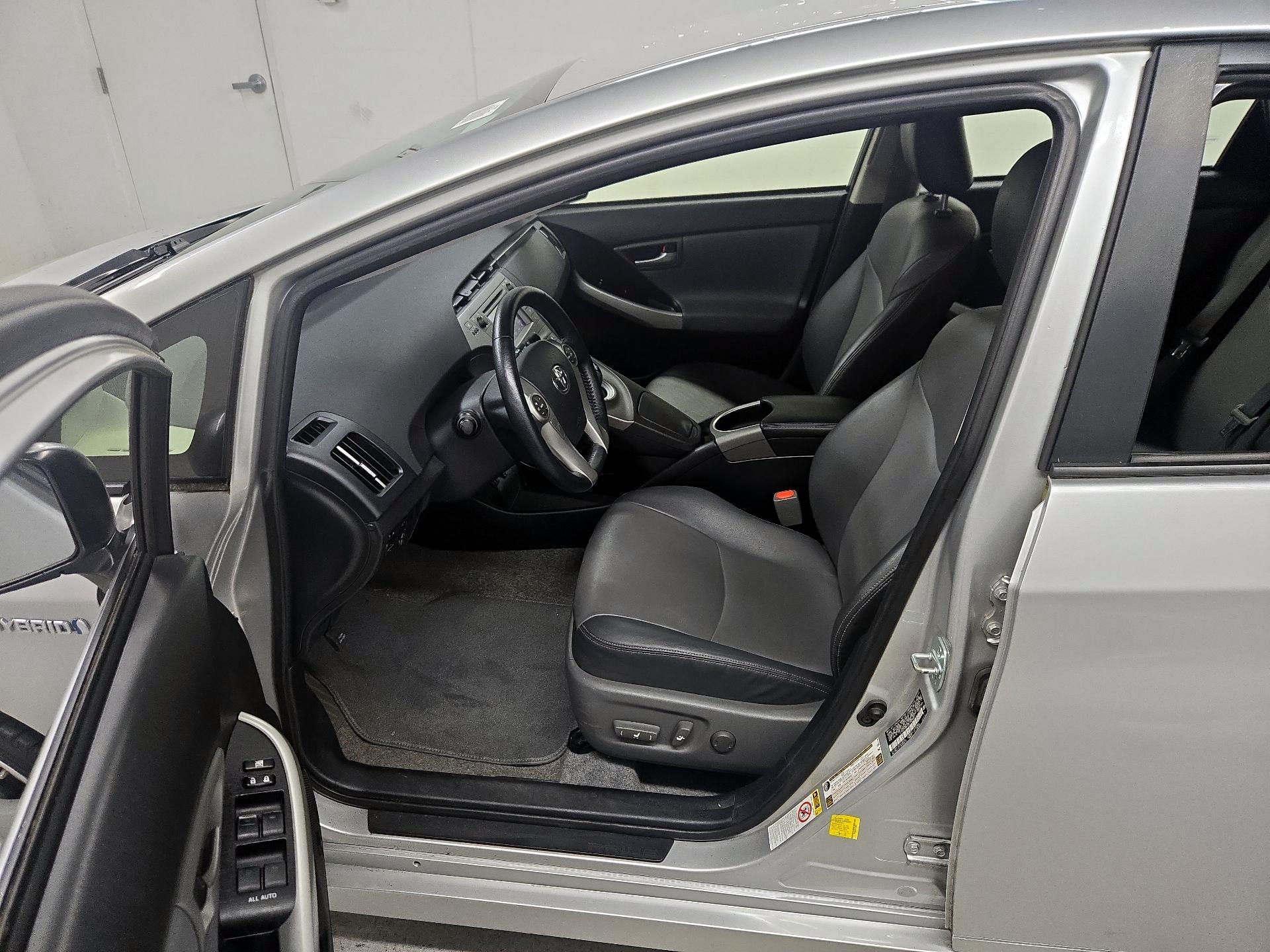Thumbnail: 2014 Toyota Prius - 11