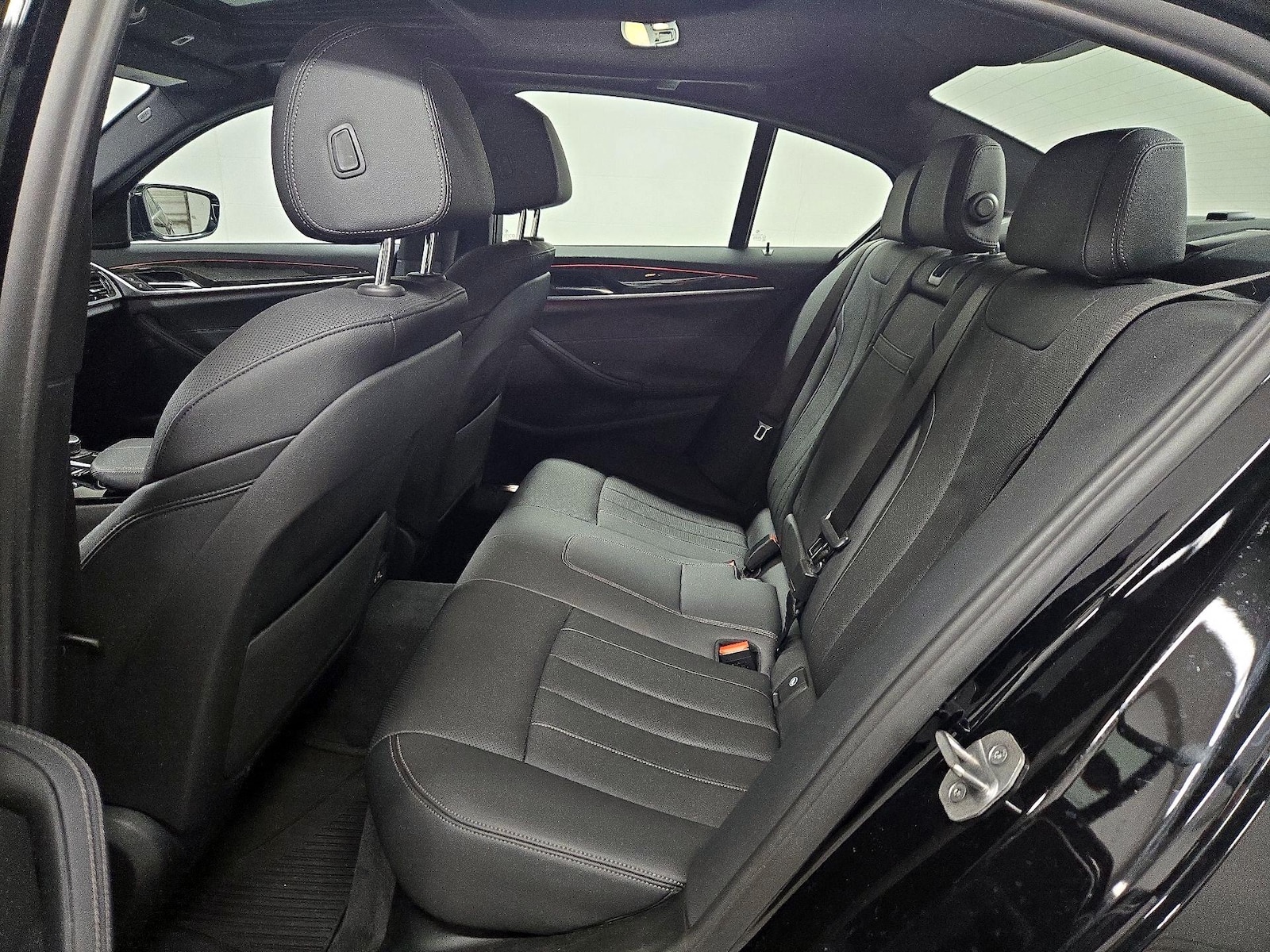 2022 BMW 5 Series 530i - Photo 22