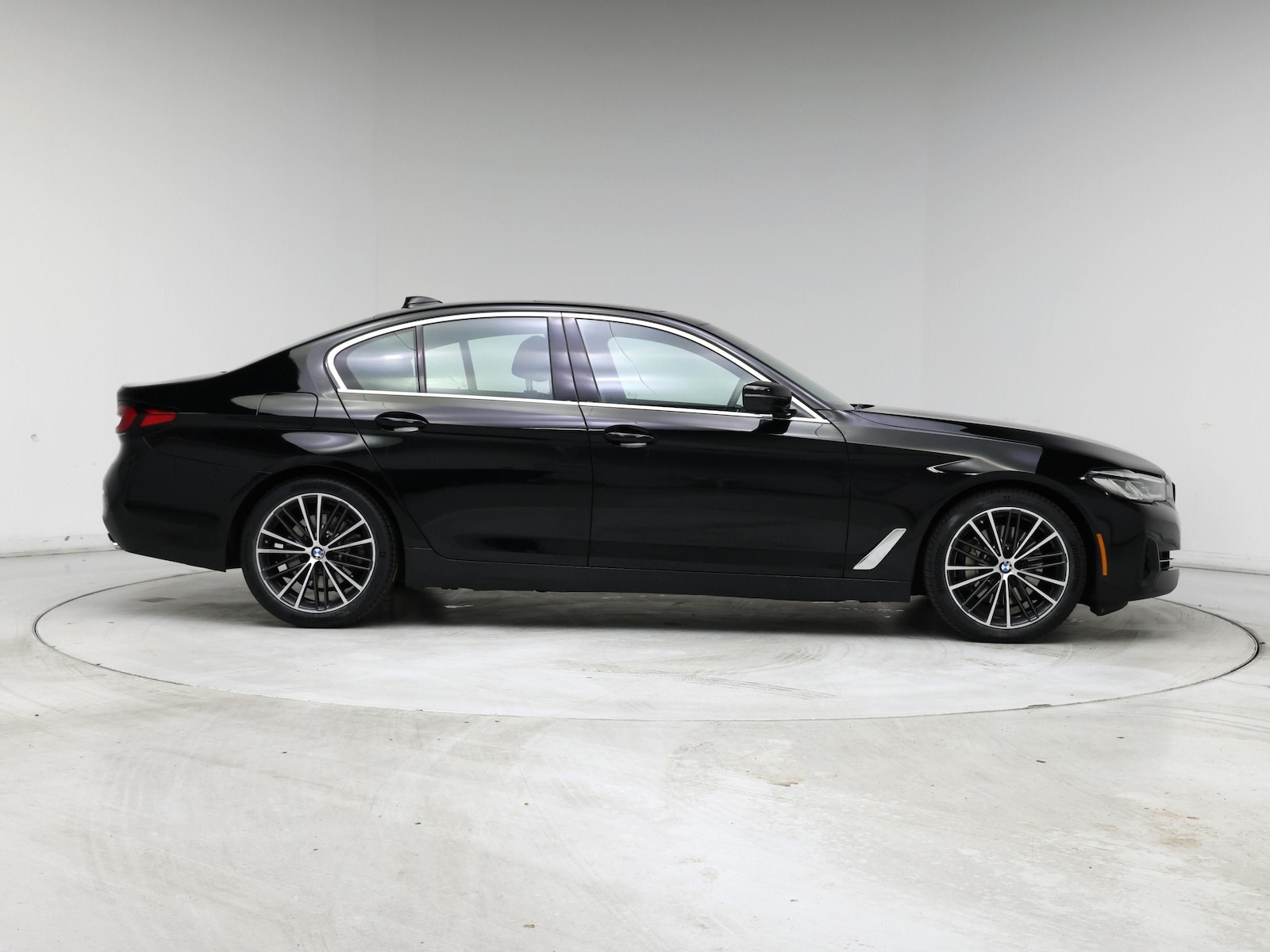 2022 BMW 5 Series 530i - Photo 8