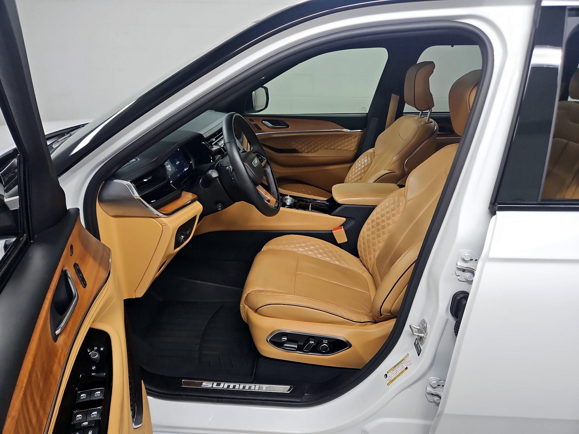 Thumbnail: 2024 Jeep Grand Cherokee - 11