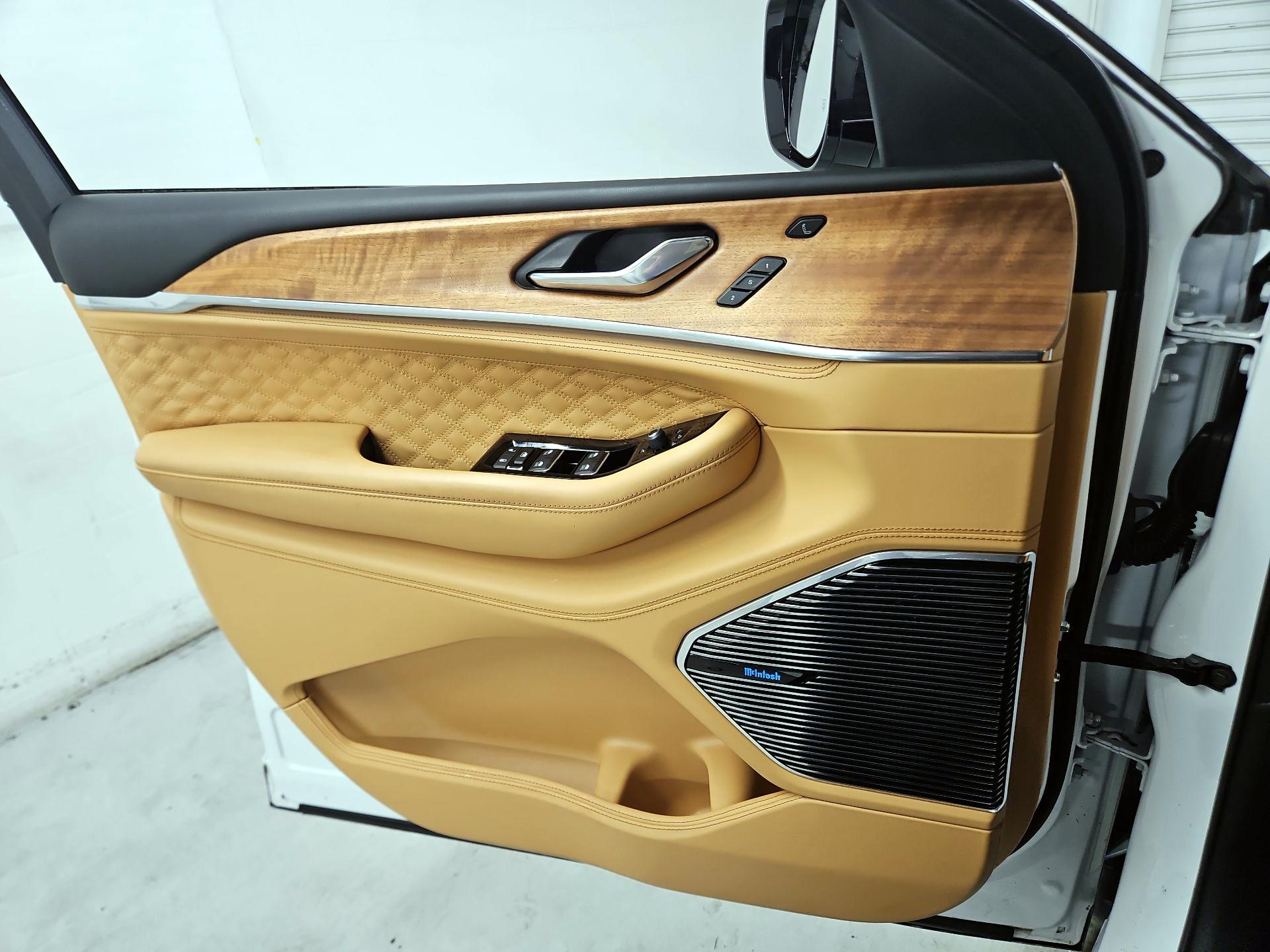 Thumbnail: 2024 Jeep Grand Cherokee - 12