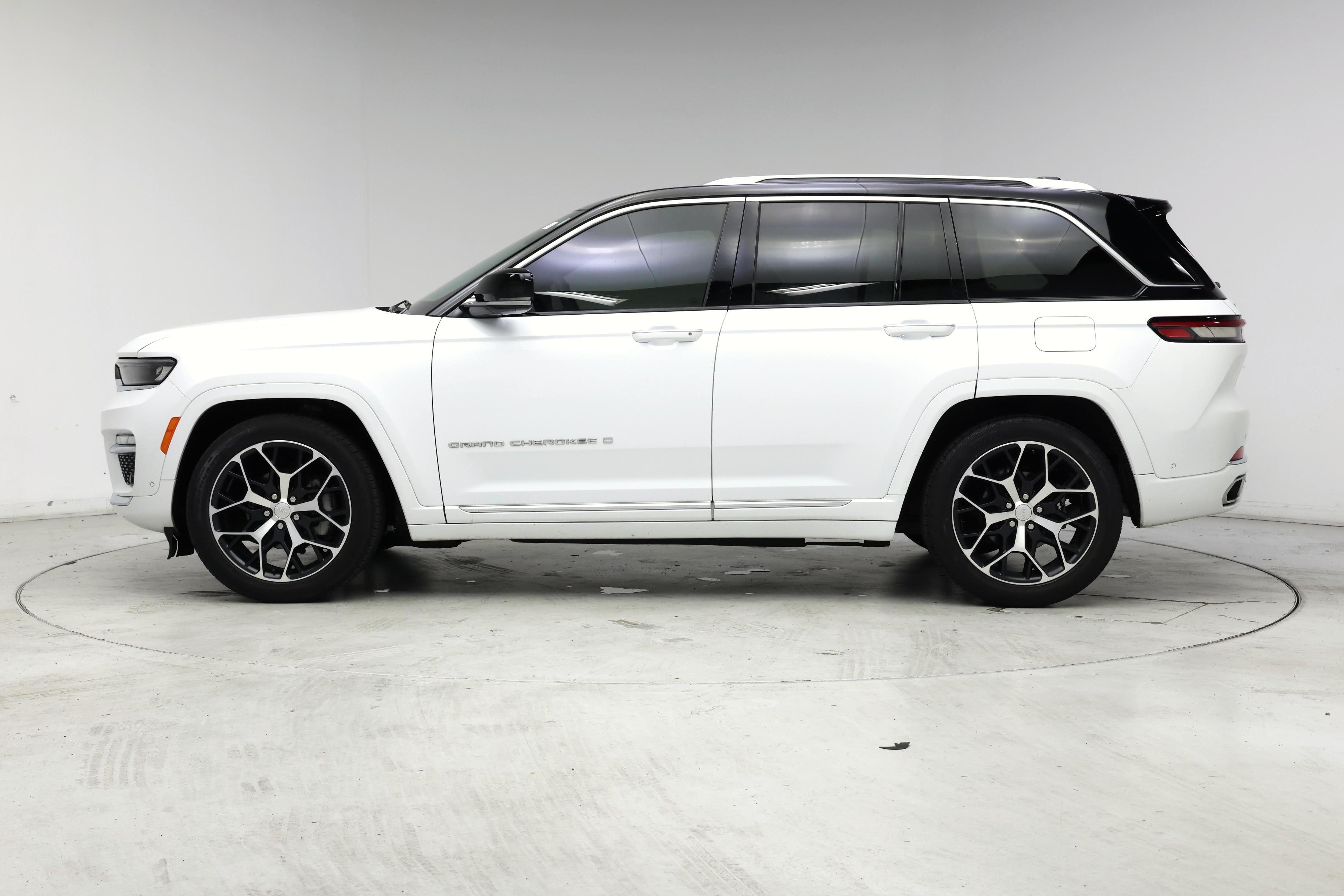 Thumbnail: 2024 Jeep Grand Cherokee - 3