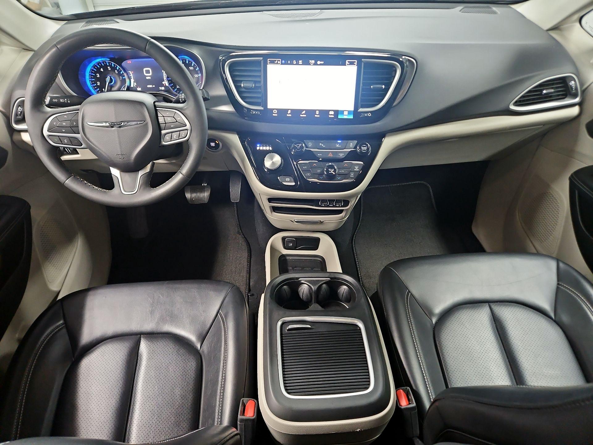Thumbnail: 2023 Chrysler Pacifica - 9
