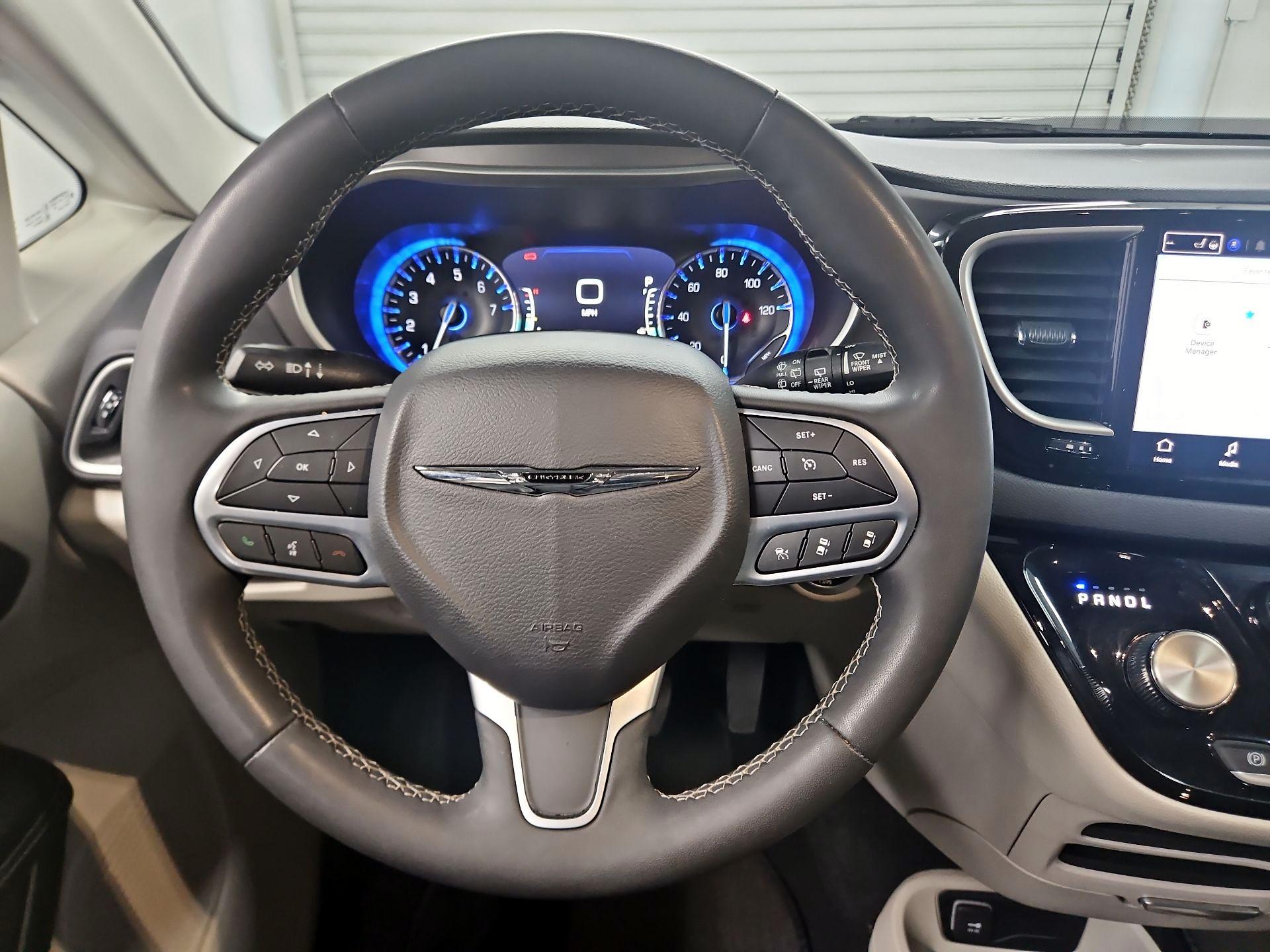 Thumbnail: 2023 Chrysler Pacifica - 10