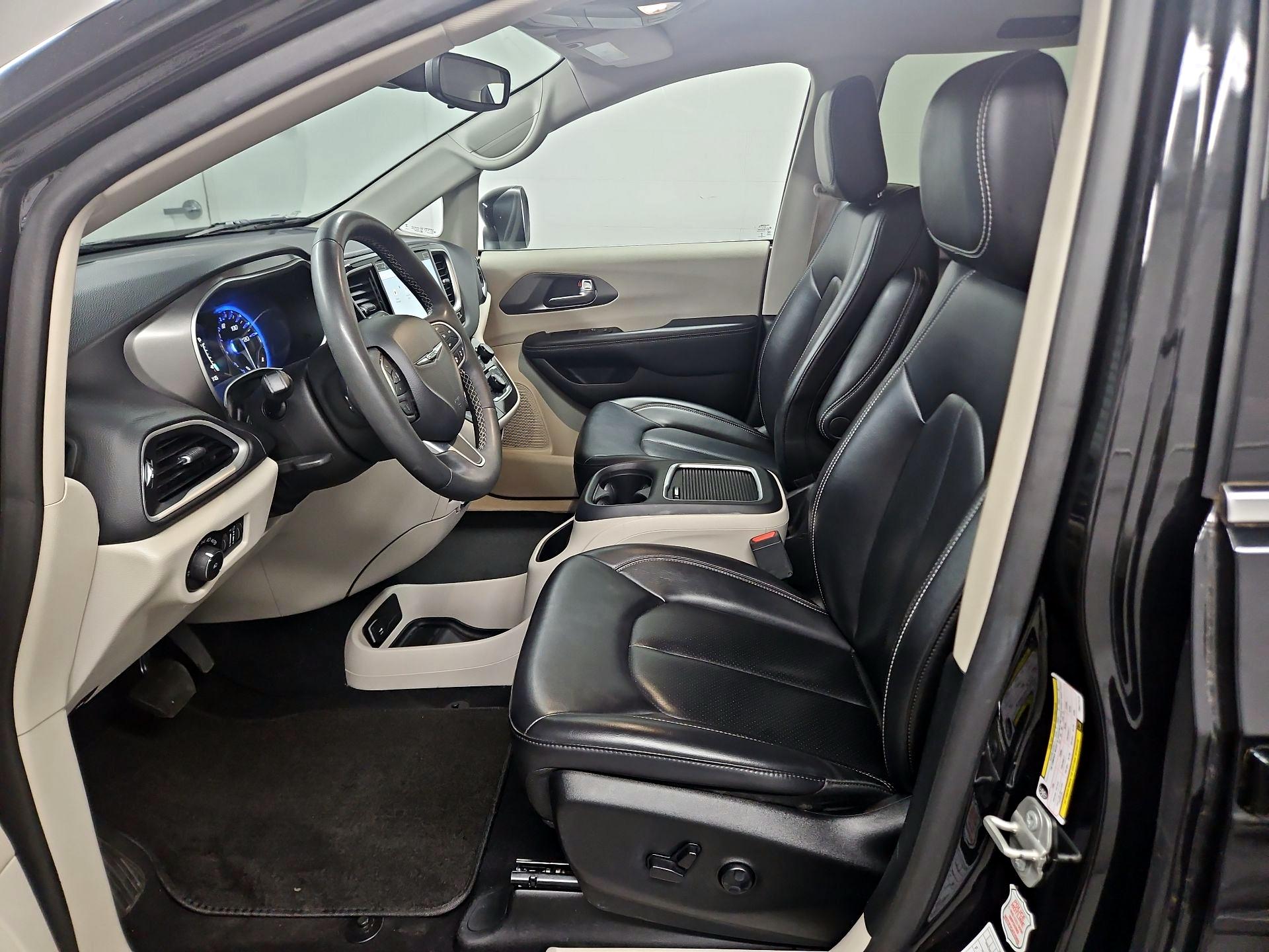 Thumbnail: 2023 Chrysler Pacifica - 11