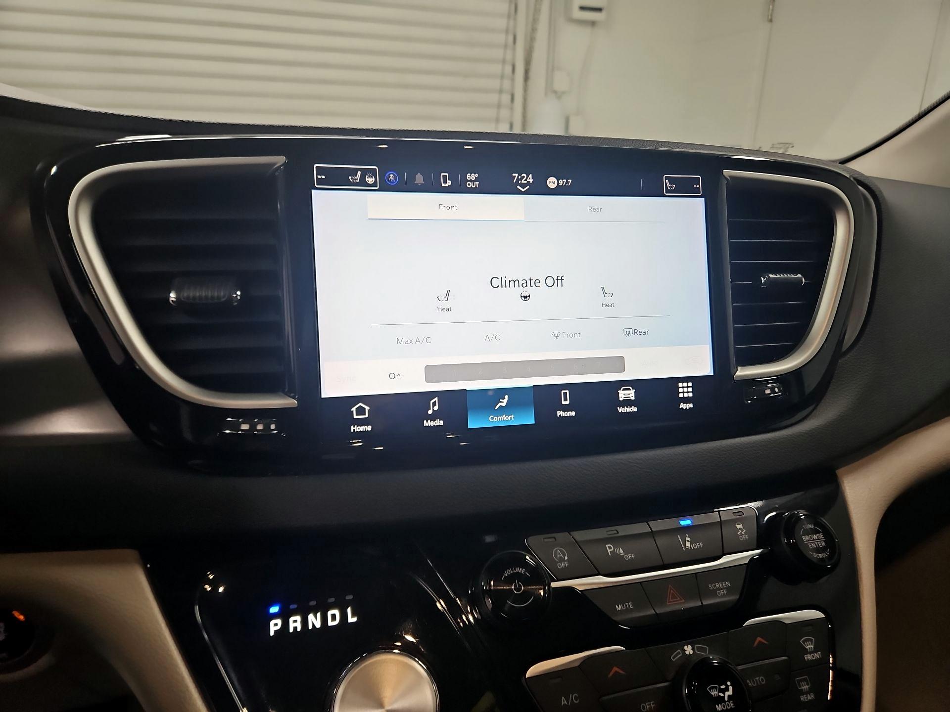 Thumbnail: 2023 Chrysler Pacifica - 16
