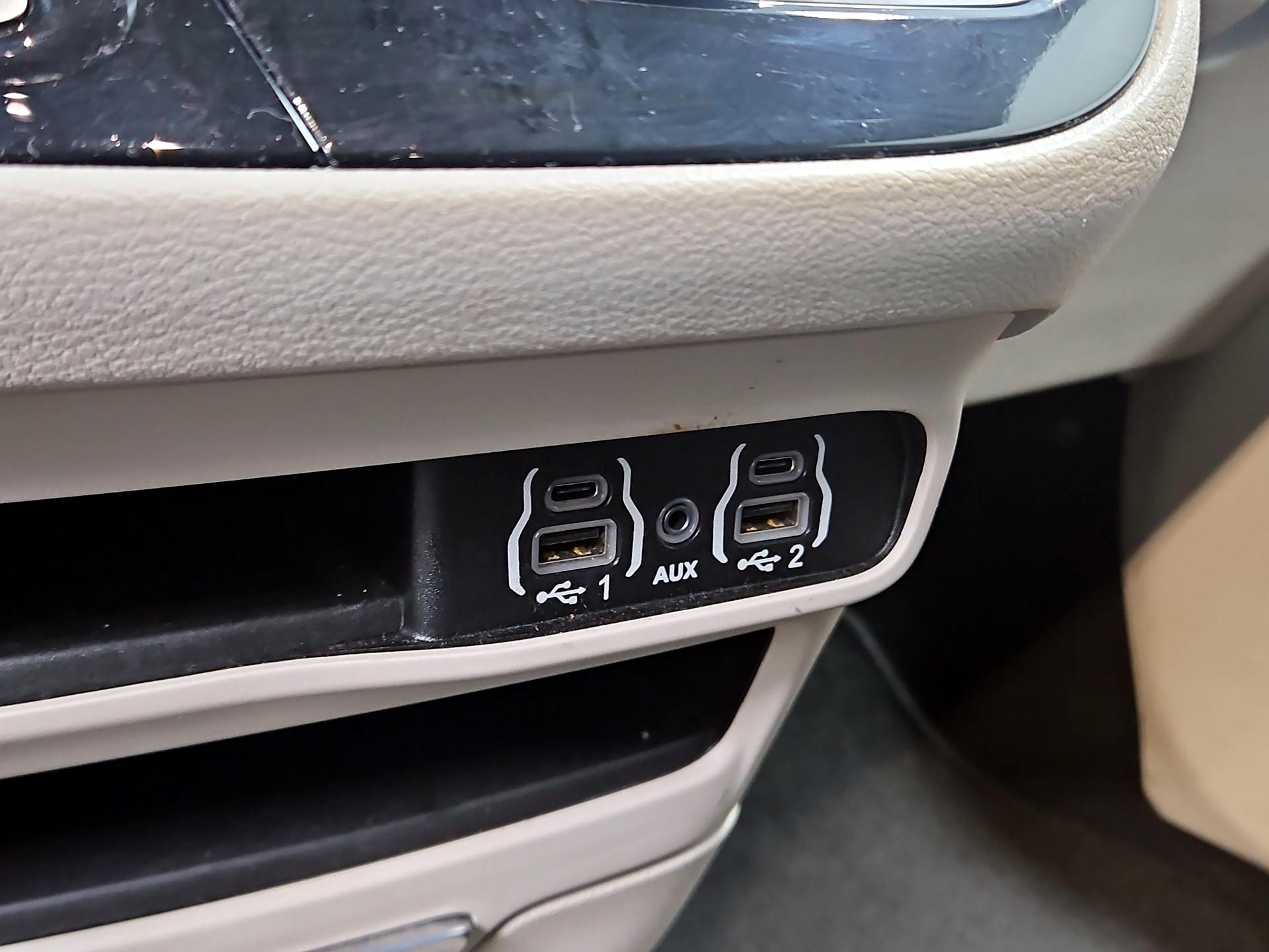 Thumbnail: 2023 Chrysler Pacifica - 18