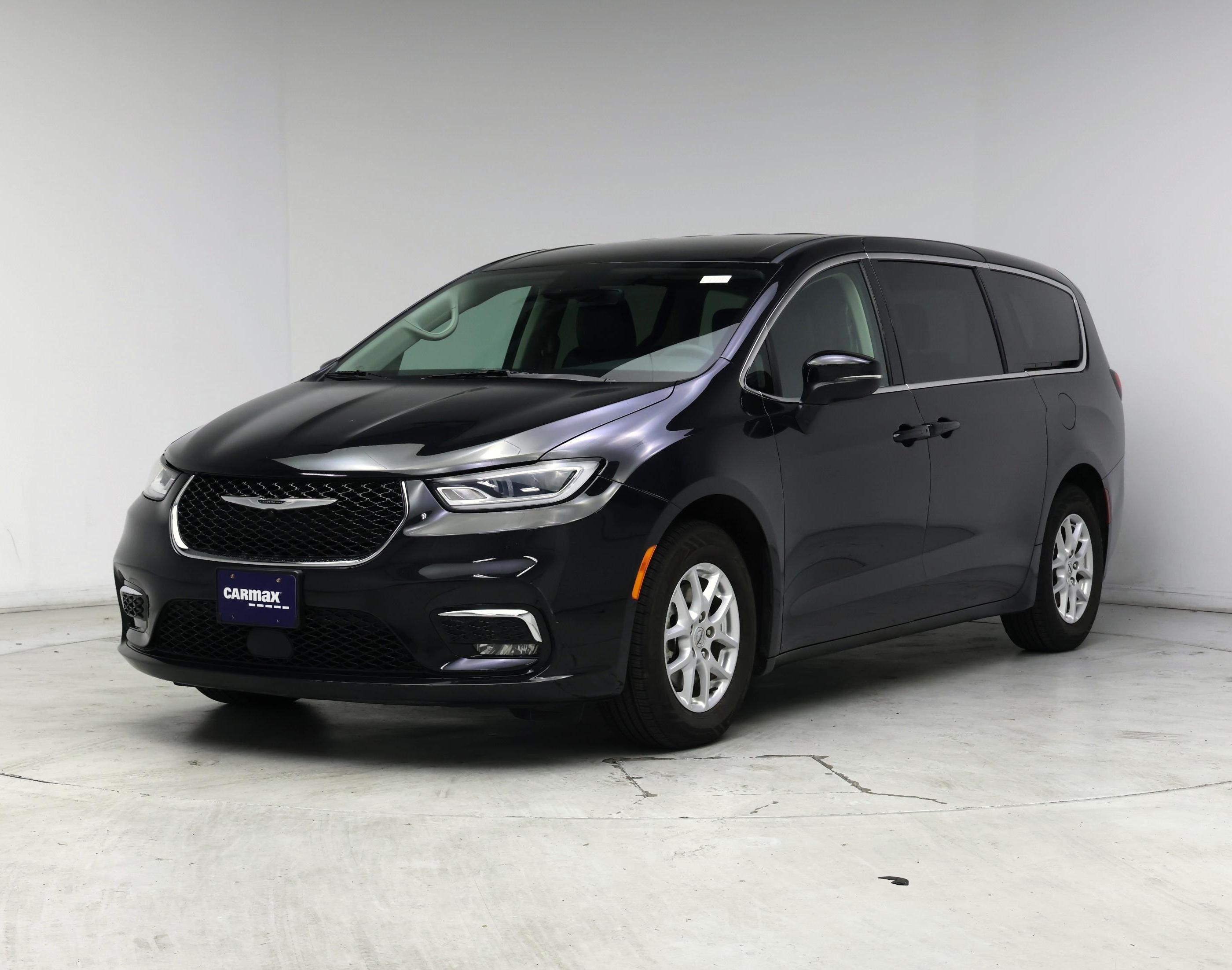 Thumbnail: 2023 Chrysler Pacifica - 4