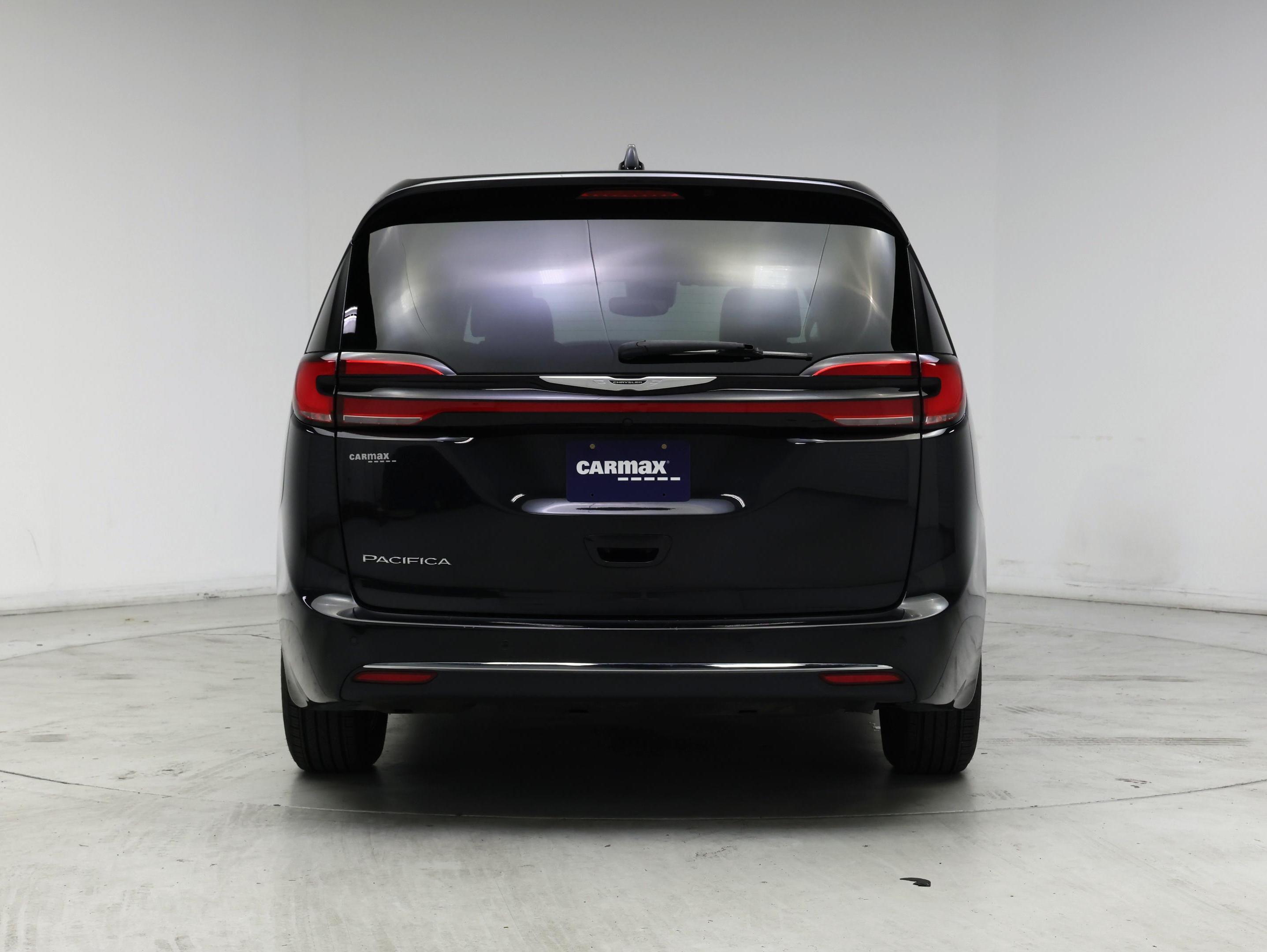 Thumbnail: 2023 Chrysler Pacifica - 6