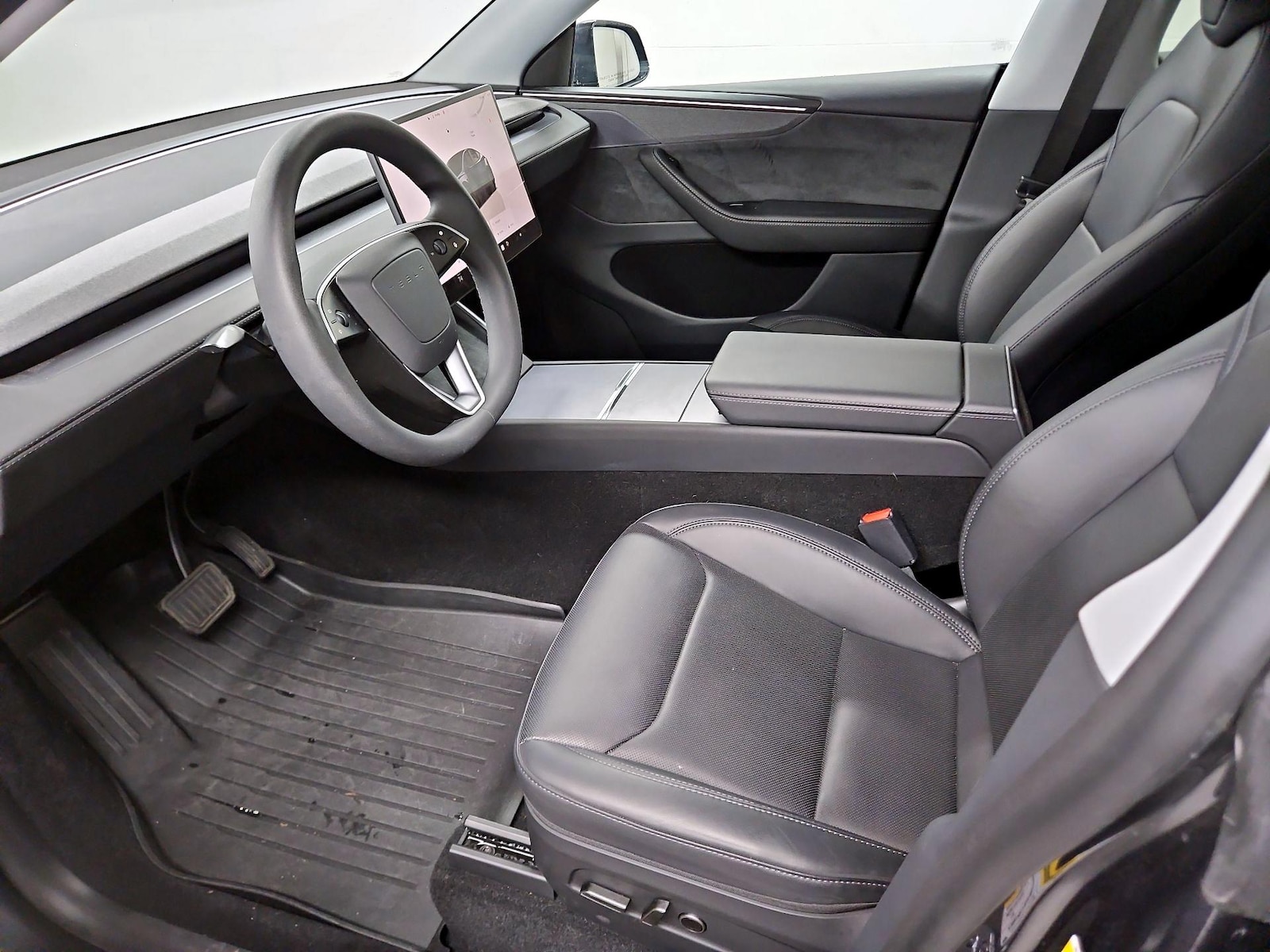 2026 Tesla Model Y Long Range - Photo 12