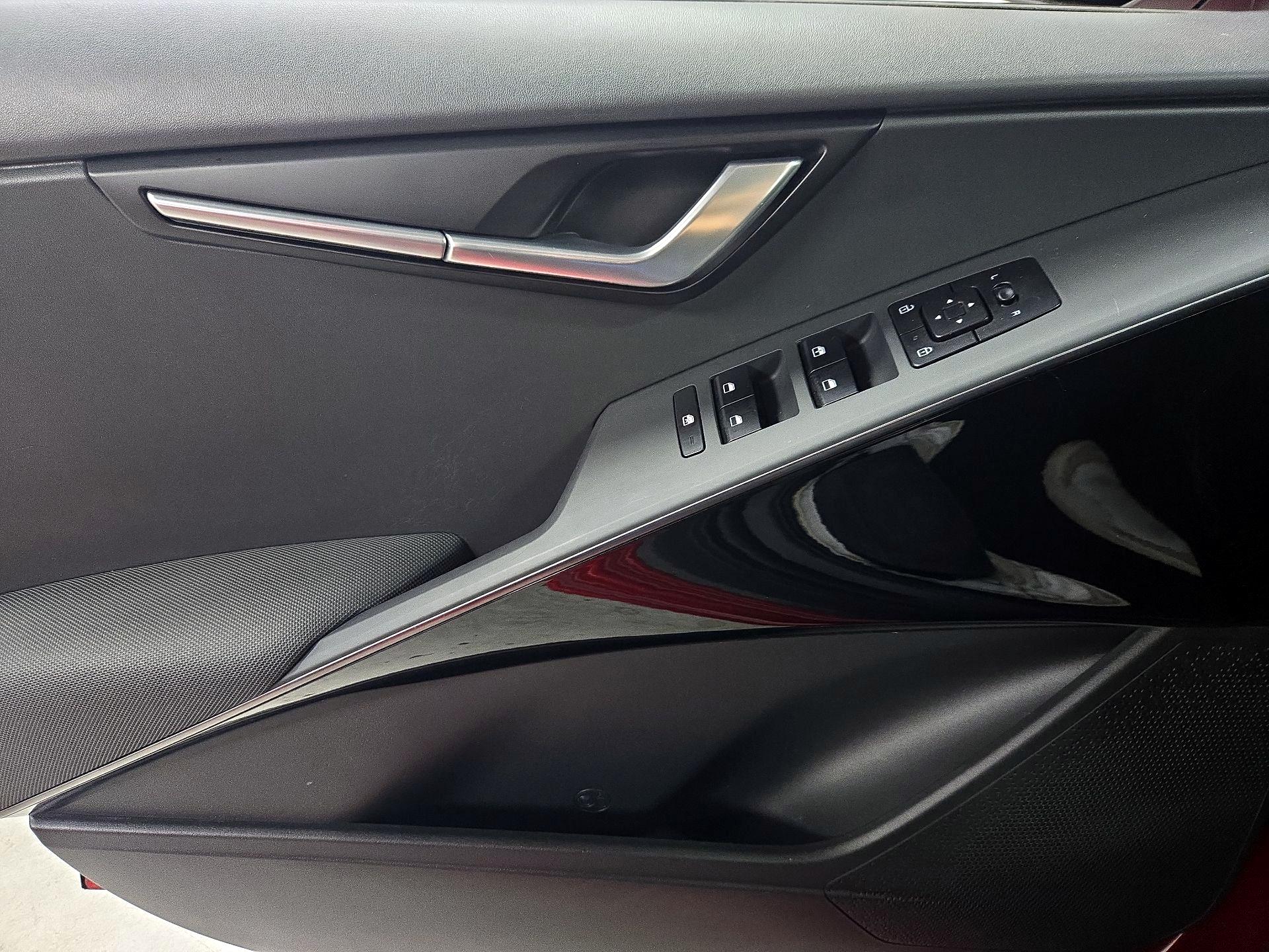 Thumbnail: 2023 Kia Niro - 12