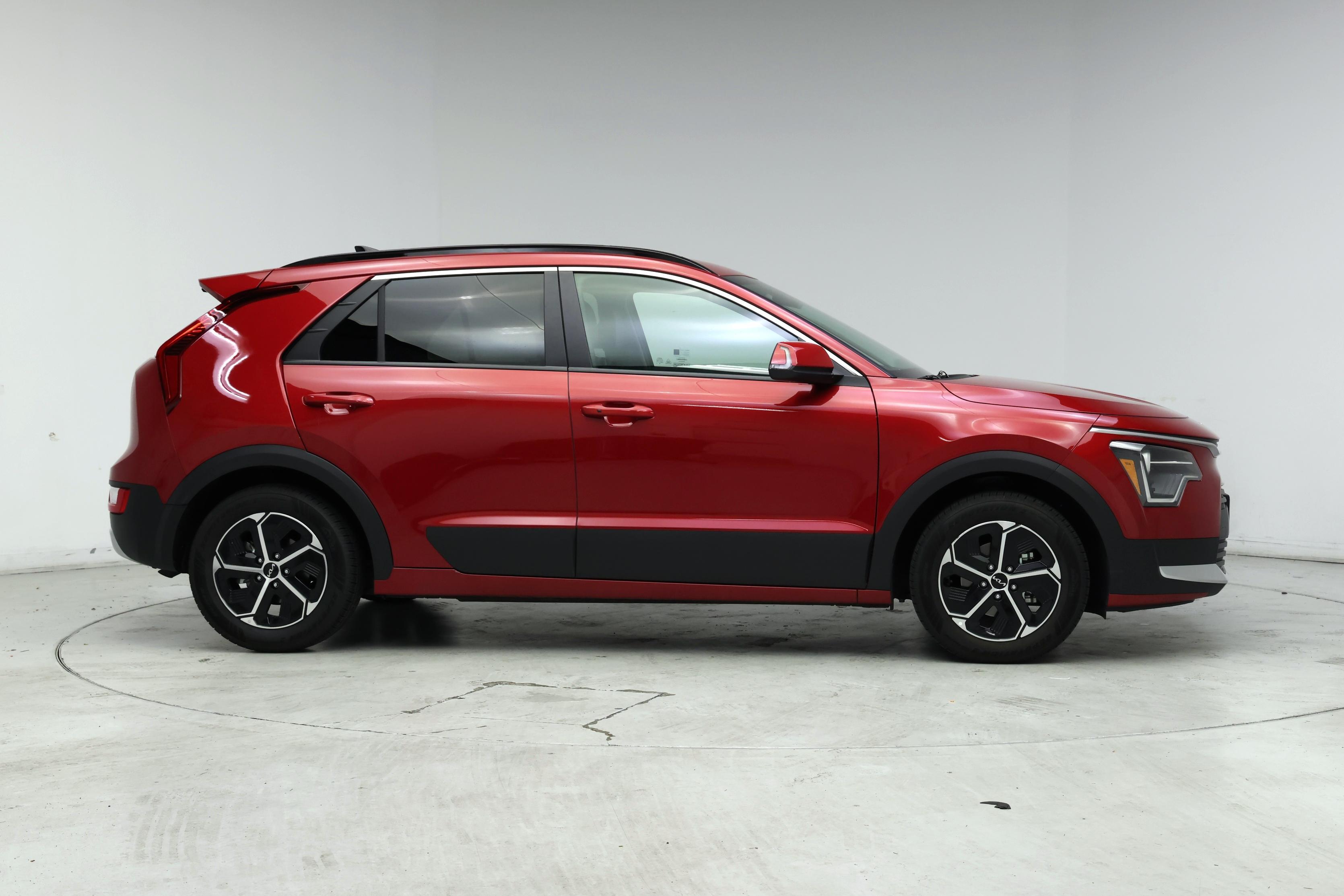 Thumbnail: 2023 Kia Niro - 7