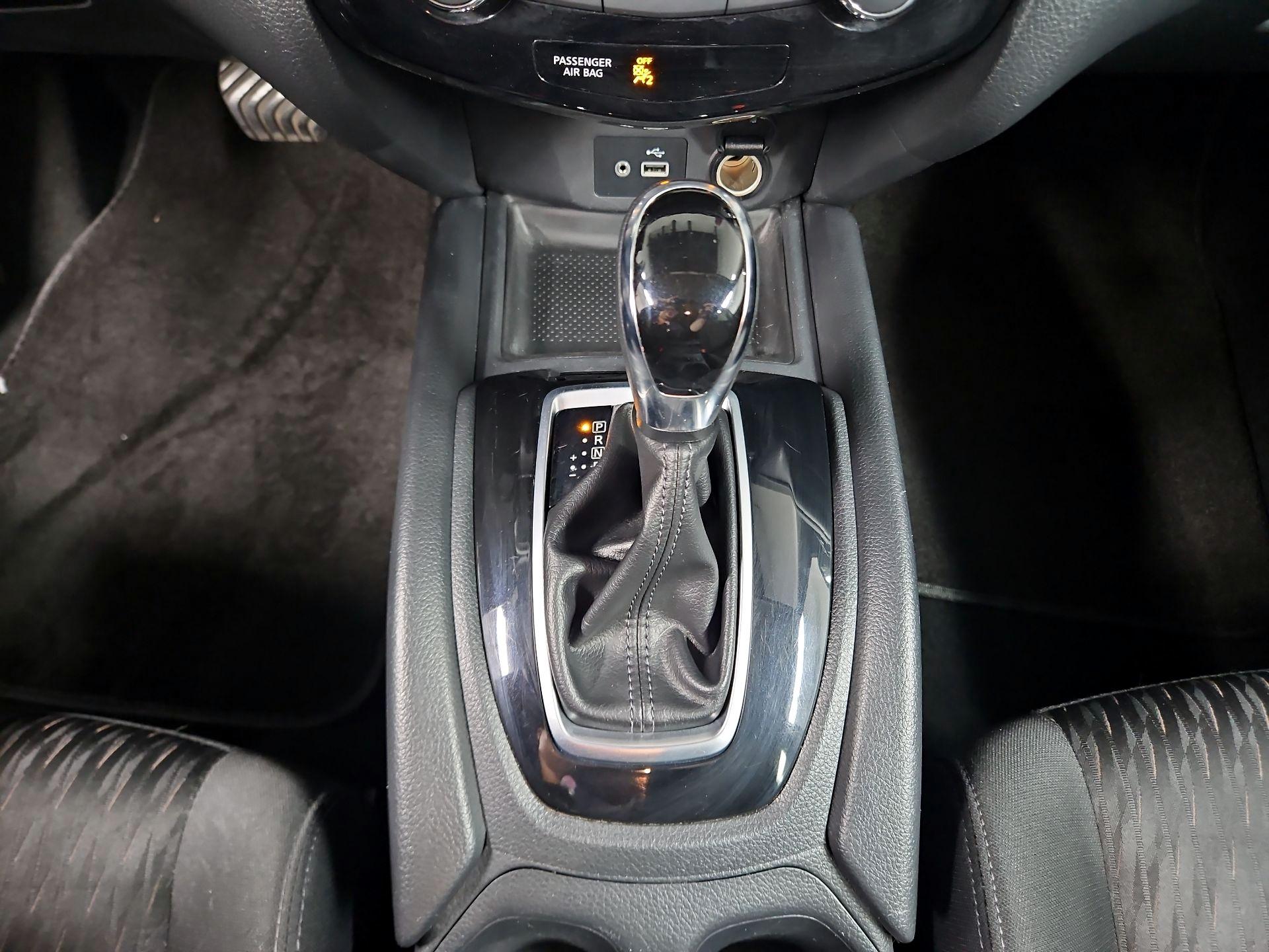 Thumbnail: 2018 Nissan Rogue - 17