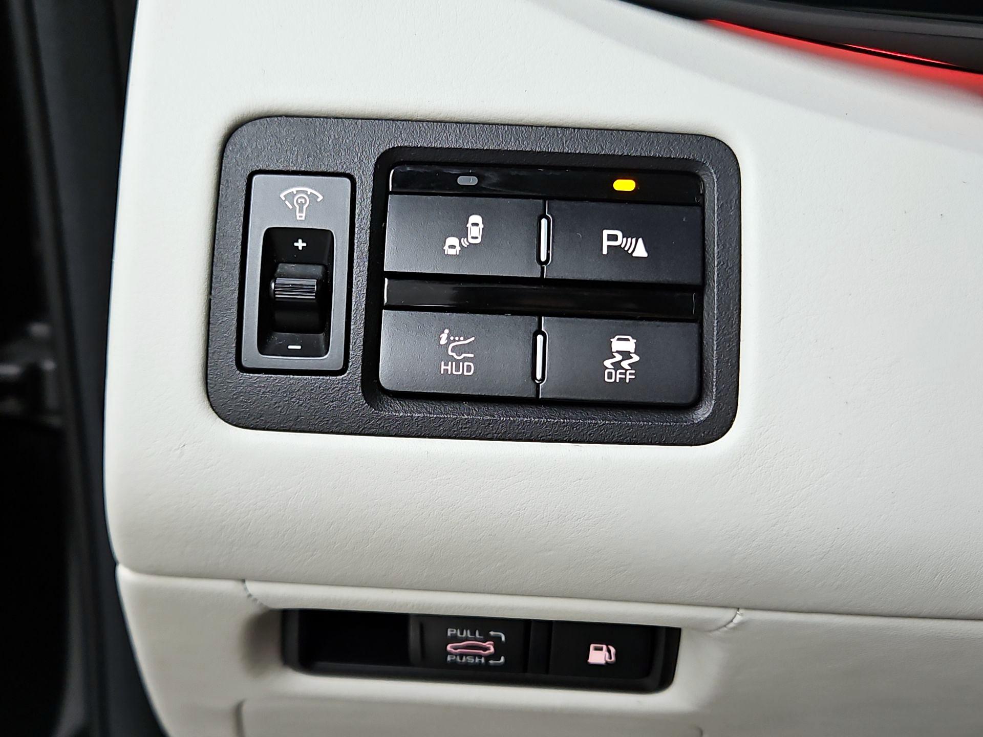 Thumbnail: 2015 Kia K900 - 13
