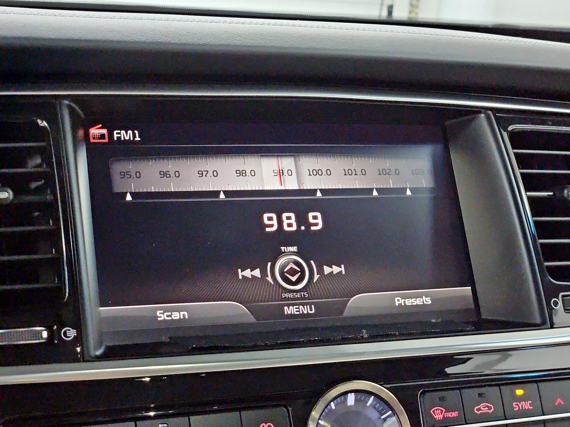 Thumbnail: 2015 Kia K900 - 15