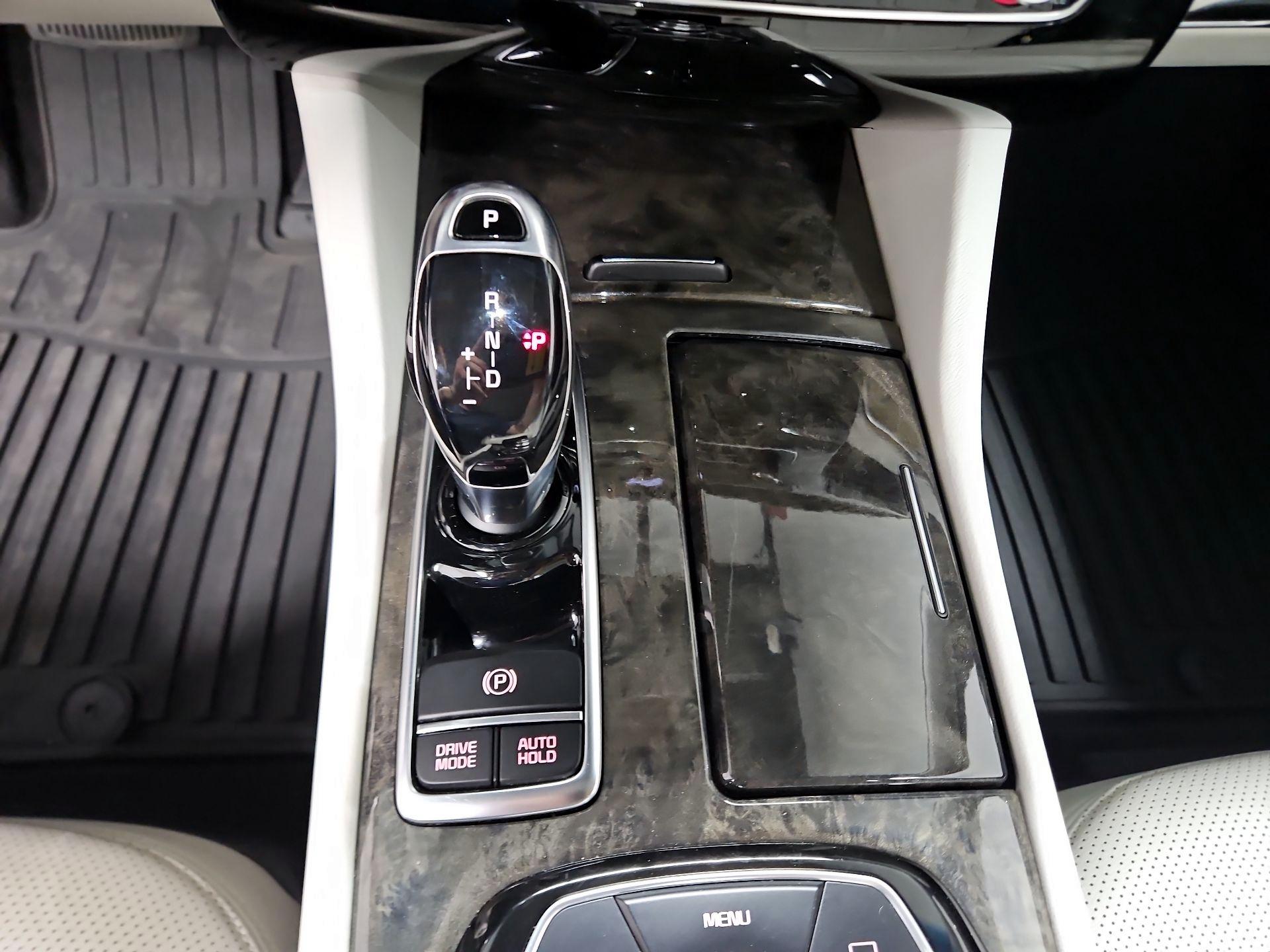 Thumbnail: 2015 Kia K900 - 17