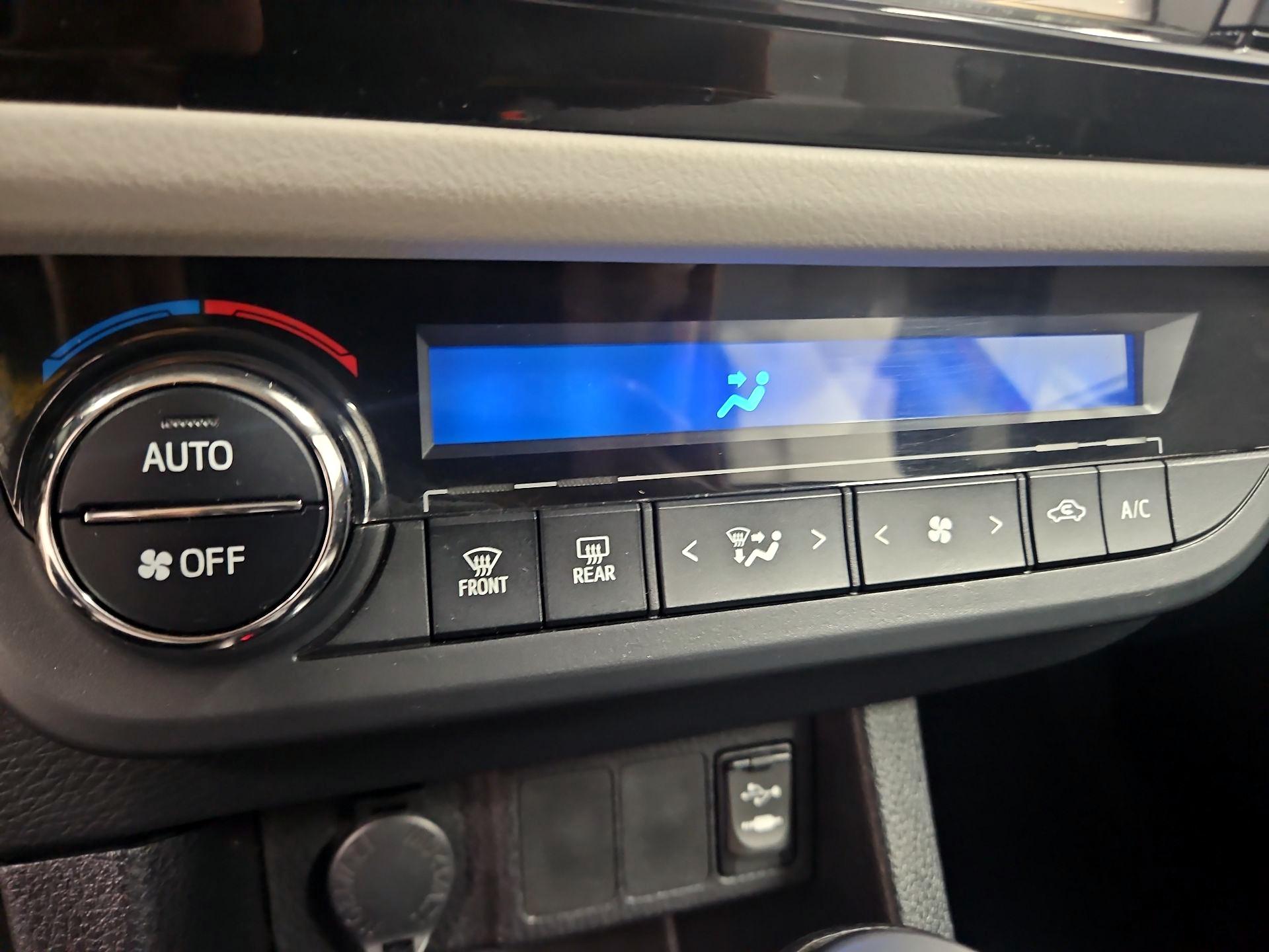 Thumbnail: 2014 Toyota Corolla - 16