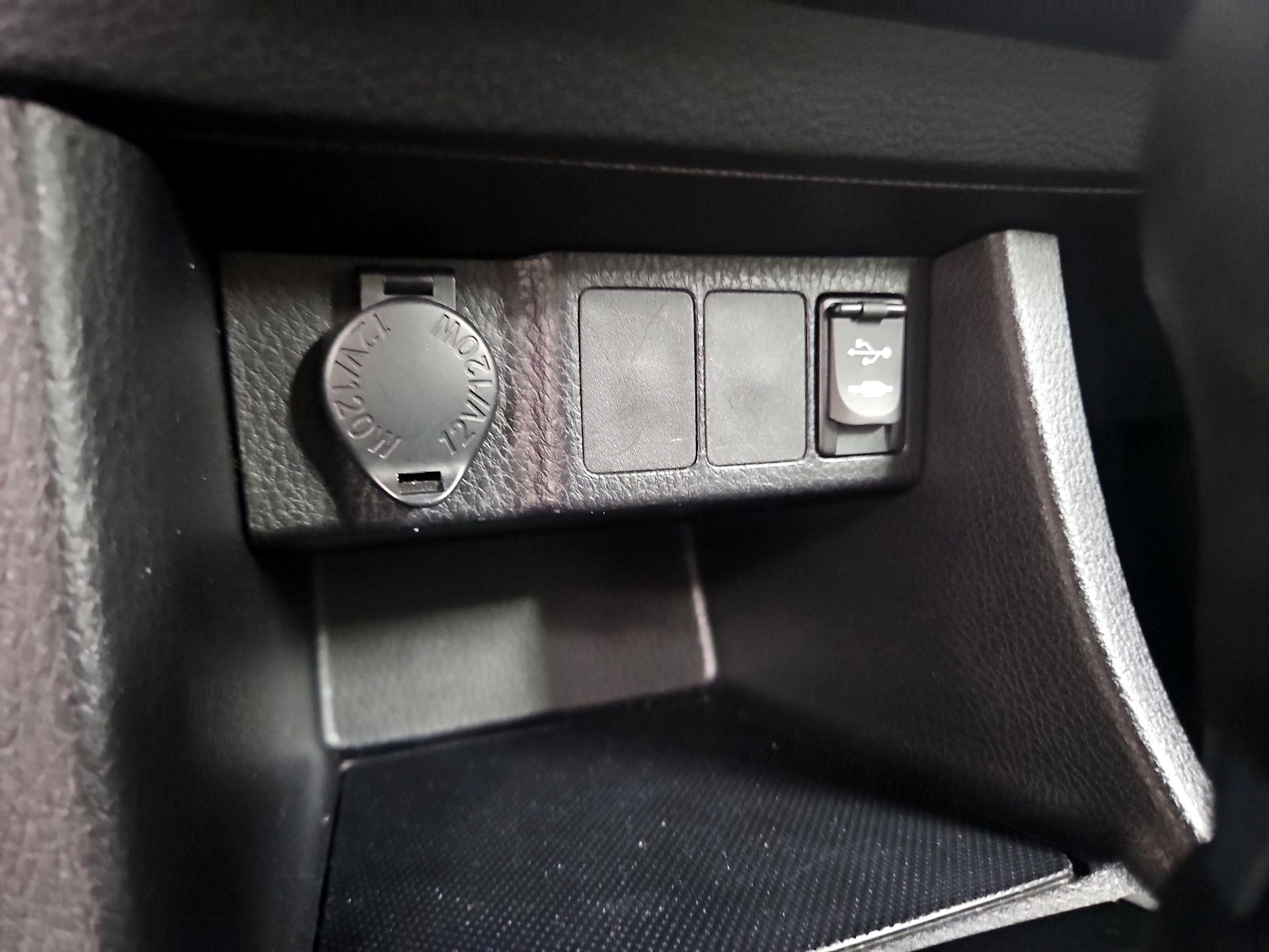 Thumbnail: 2014 Toyota Corolla - 18