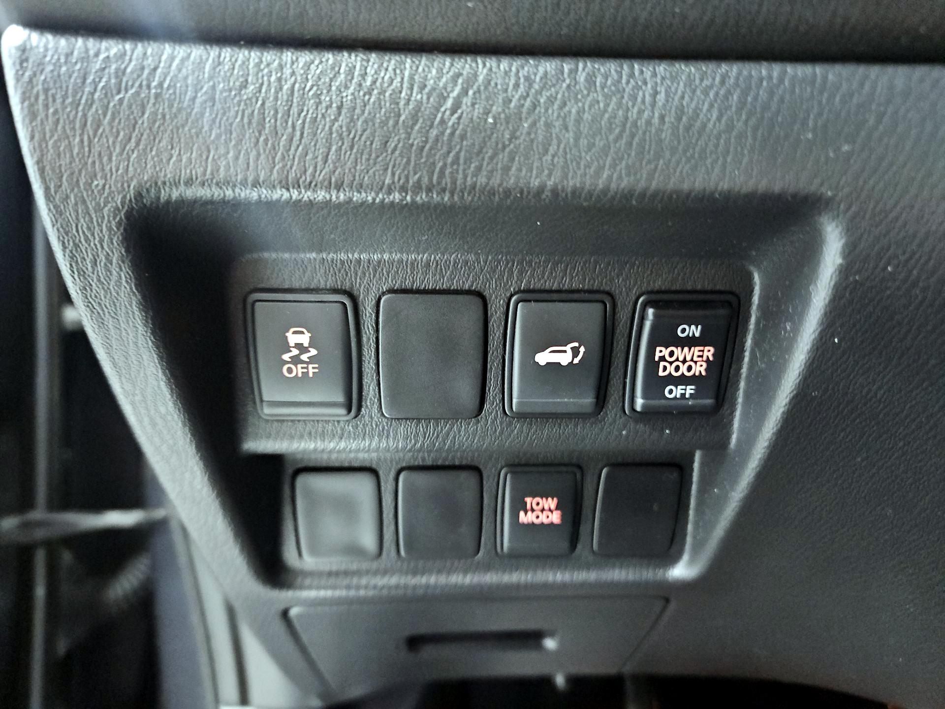Thumbnail: 2014 Nissan Pathfinder - 13