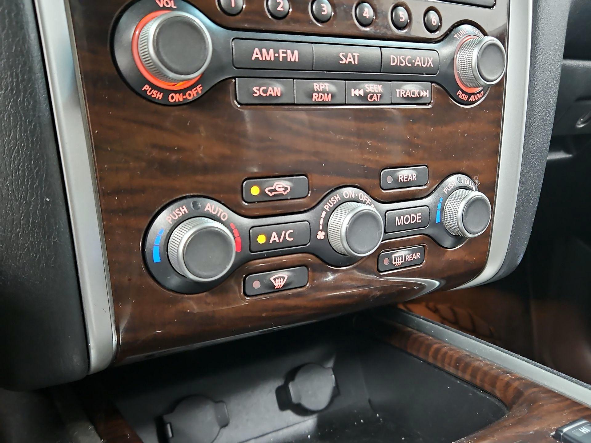 Thumbnail: 2014 Nissan Pathfinder - 17