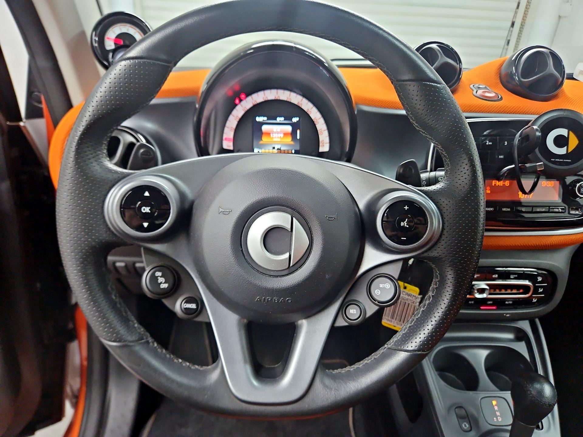Thumbnail: 2016 smart fortwo - 10
