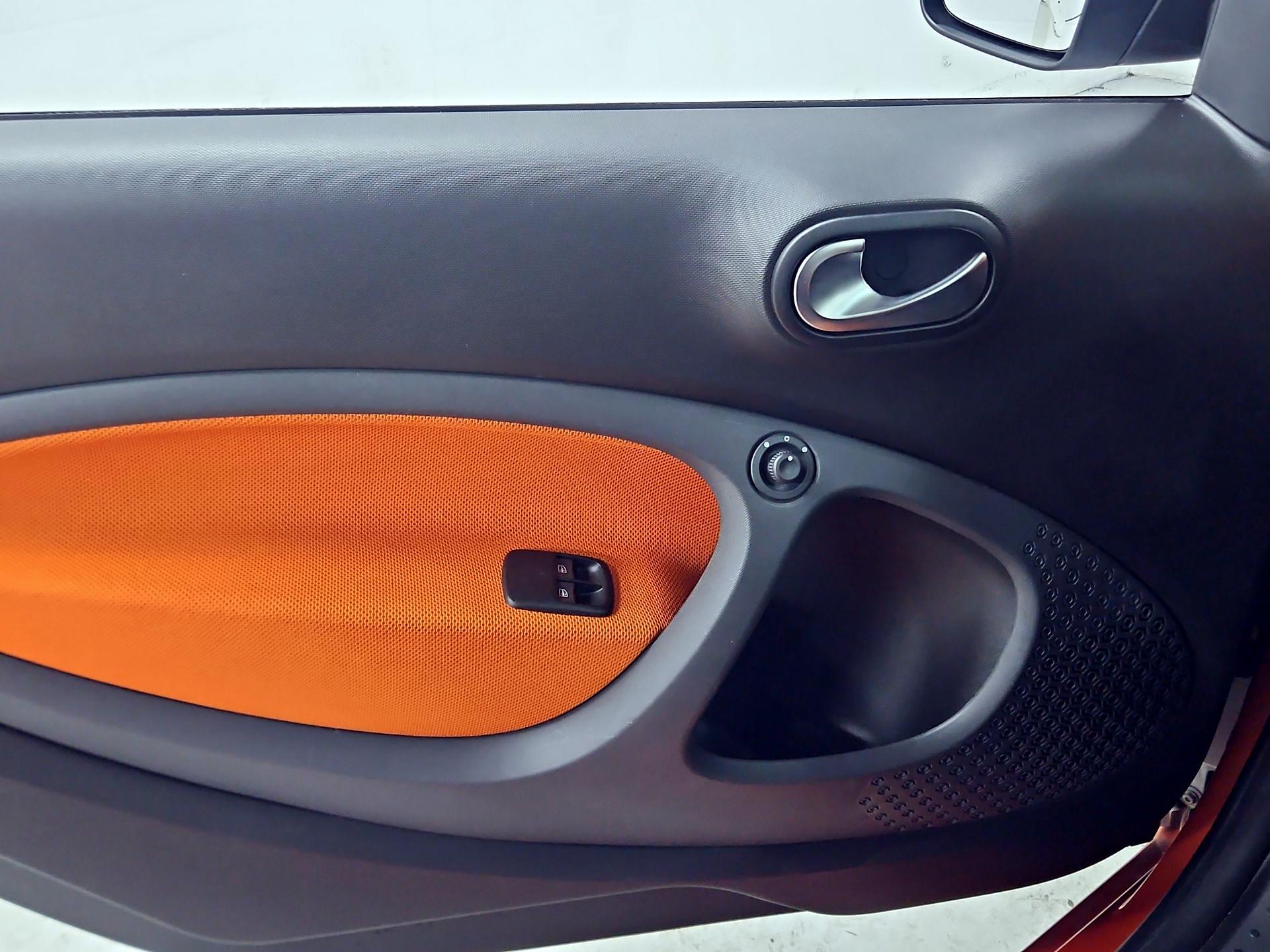 Thumbnail: 2016 smart fortwo - 12