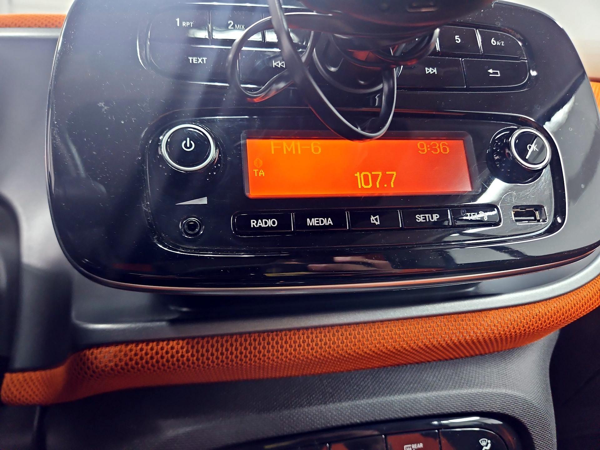 Thumbnail: 2016 smart fortwo - 14
