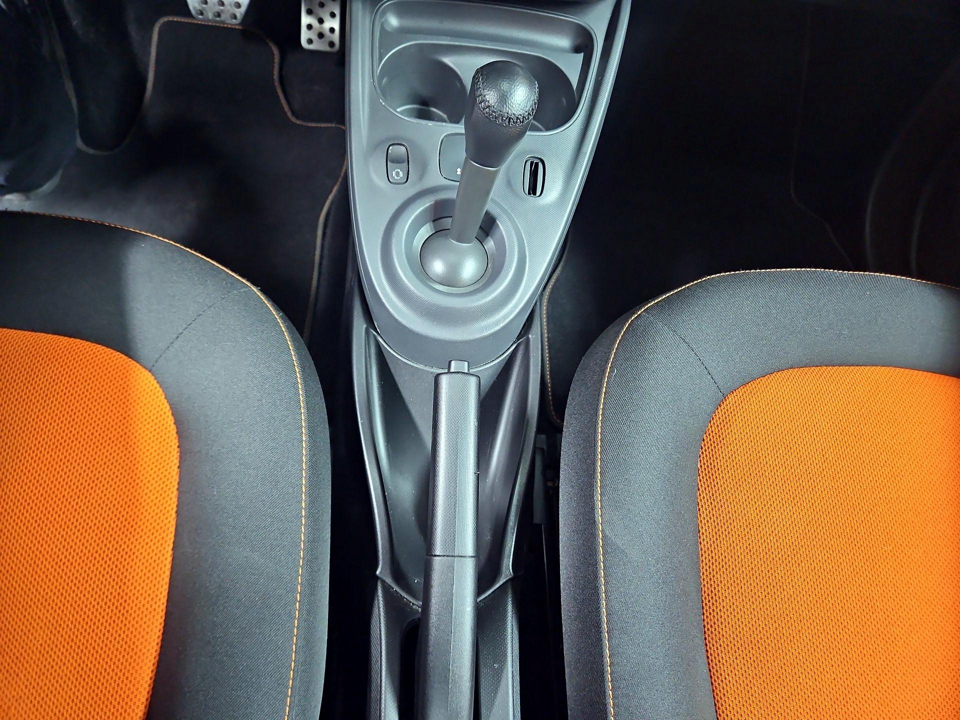 Thumbnail: 2016 smart fortwo - 16