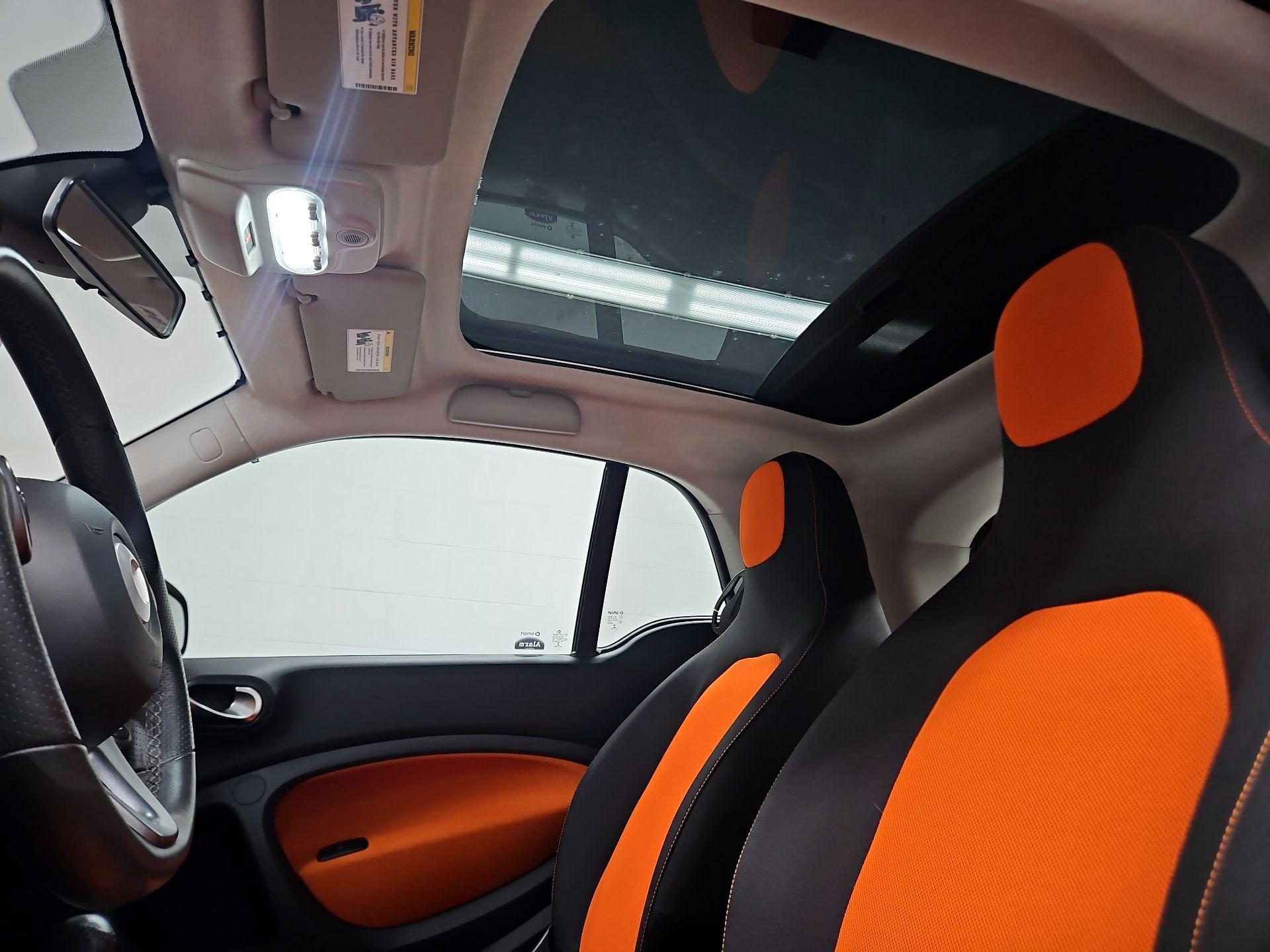 Thumbnail: 2016 smart fortwo - 18