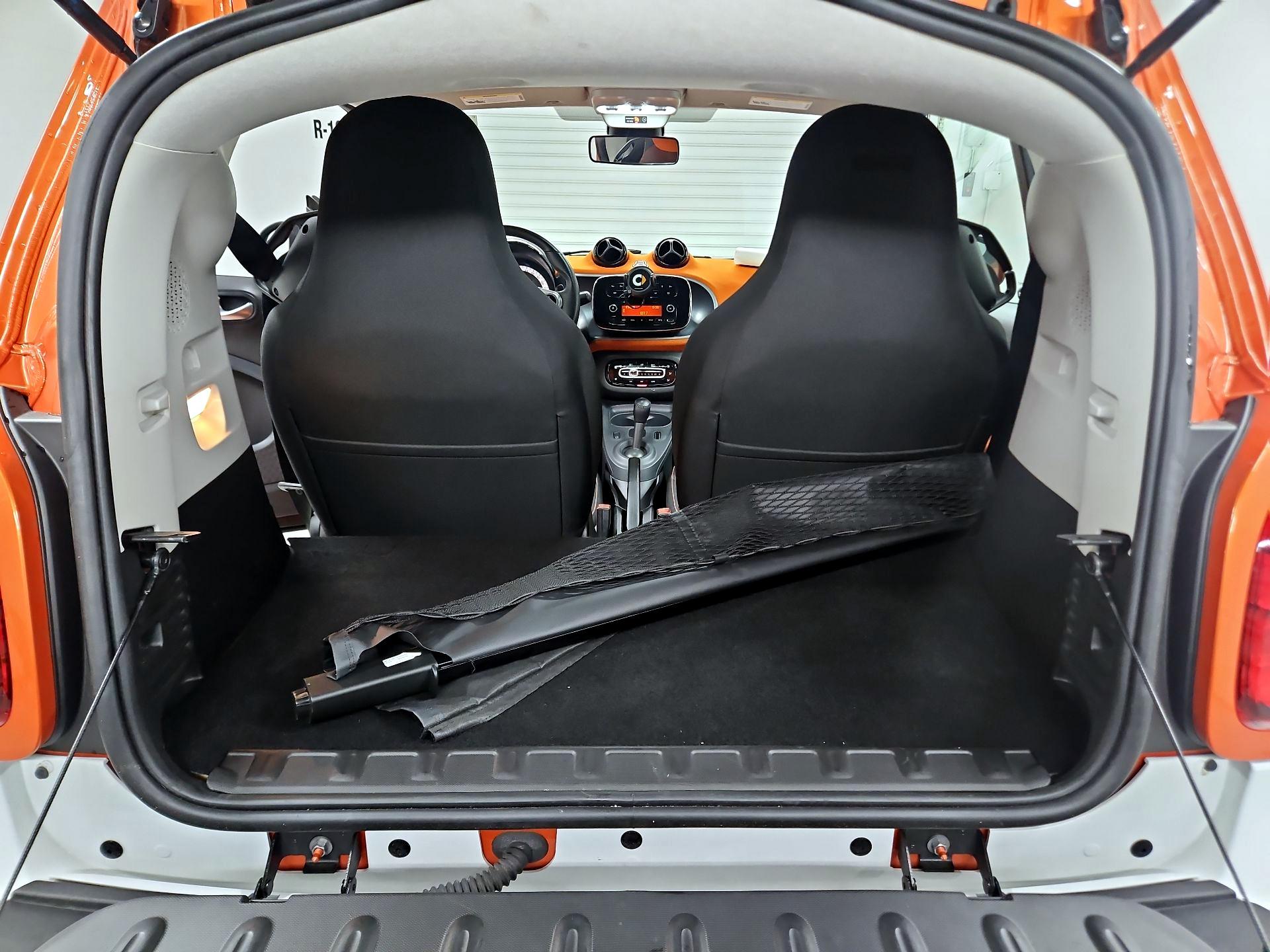 Thumbnail: 2016 smart fortwo - 19