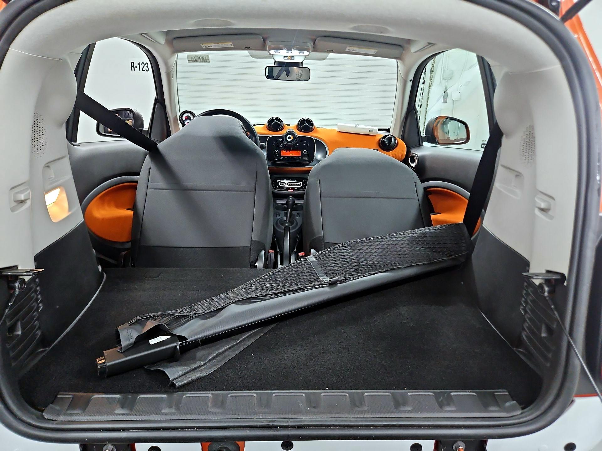 Thumbnail: 2016 smart fortwo - 20