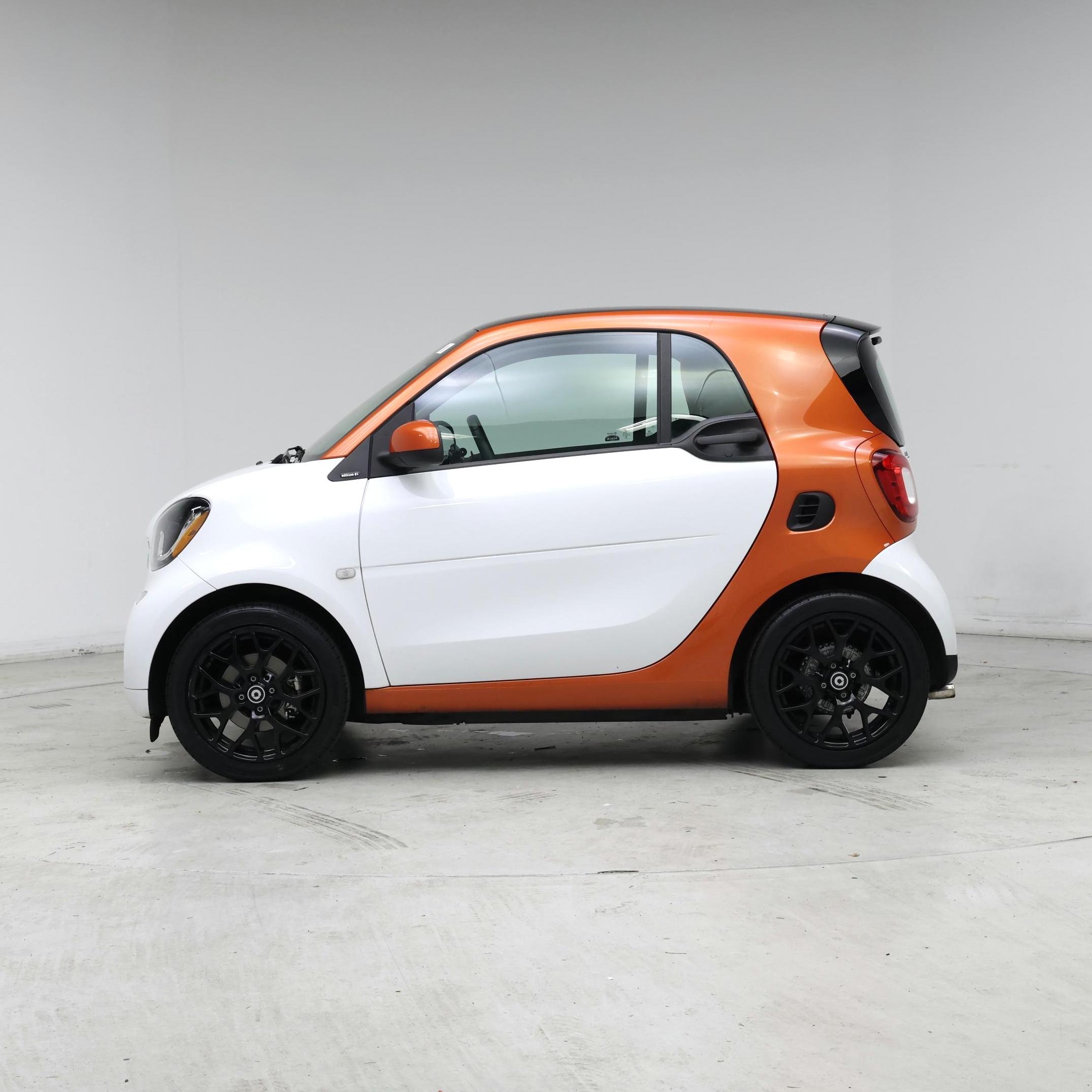 Thumbnail: 2016 smart fortwo - 3