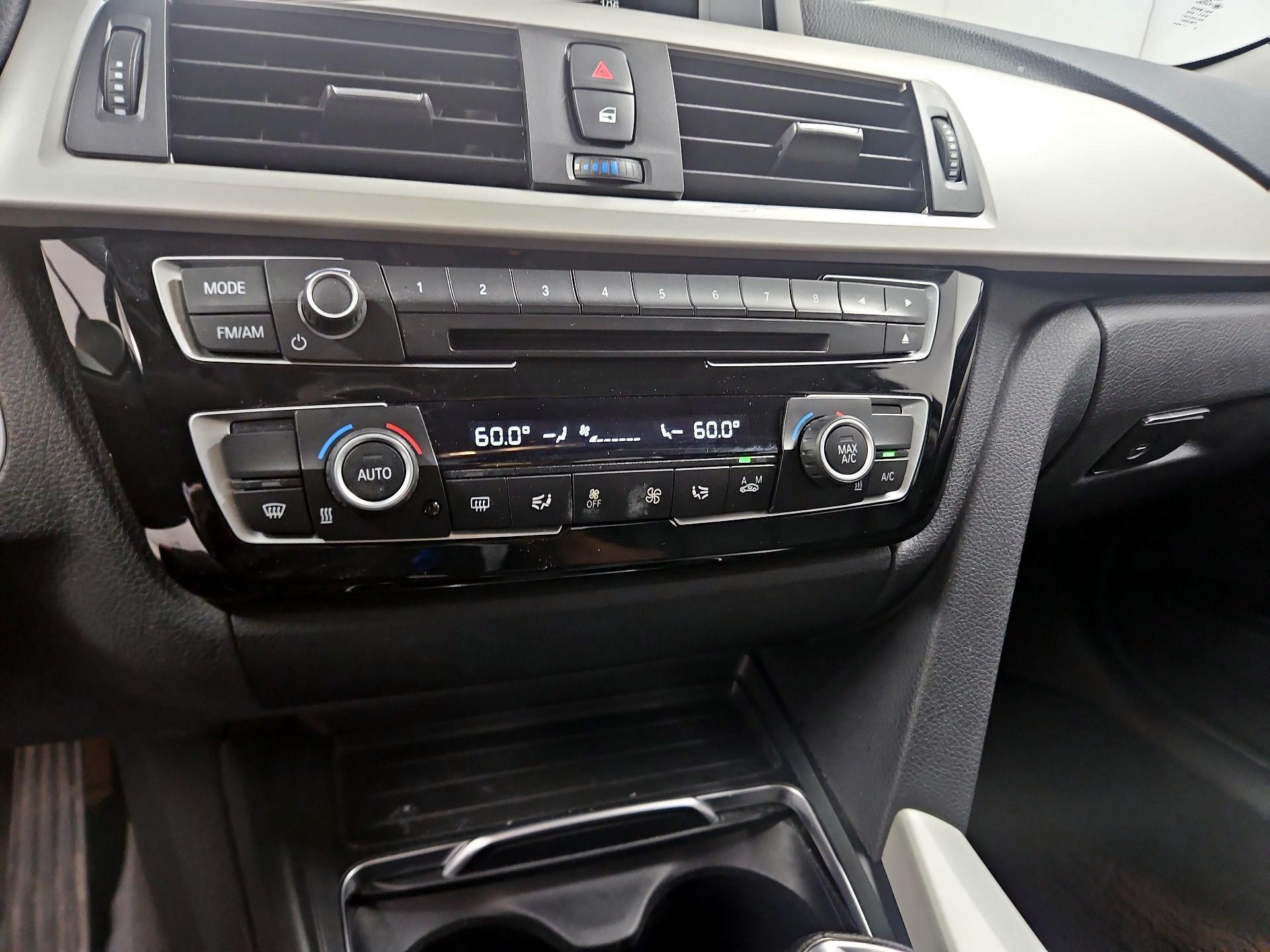 Thumbnail: 2016 BMW 3 Series - 16