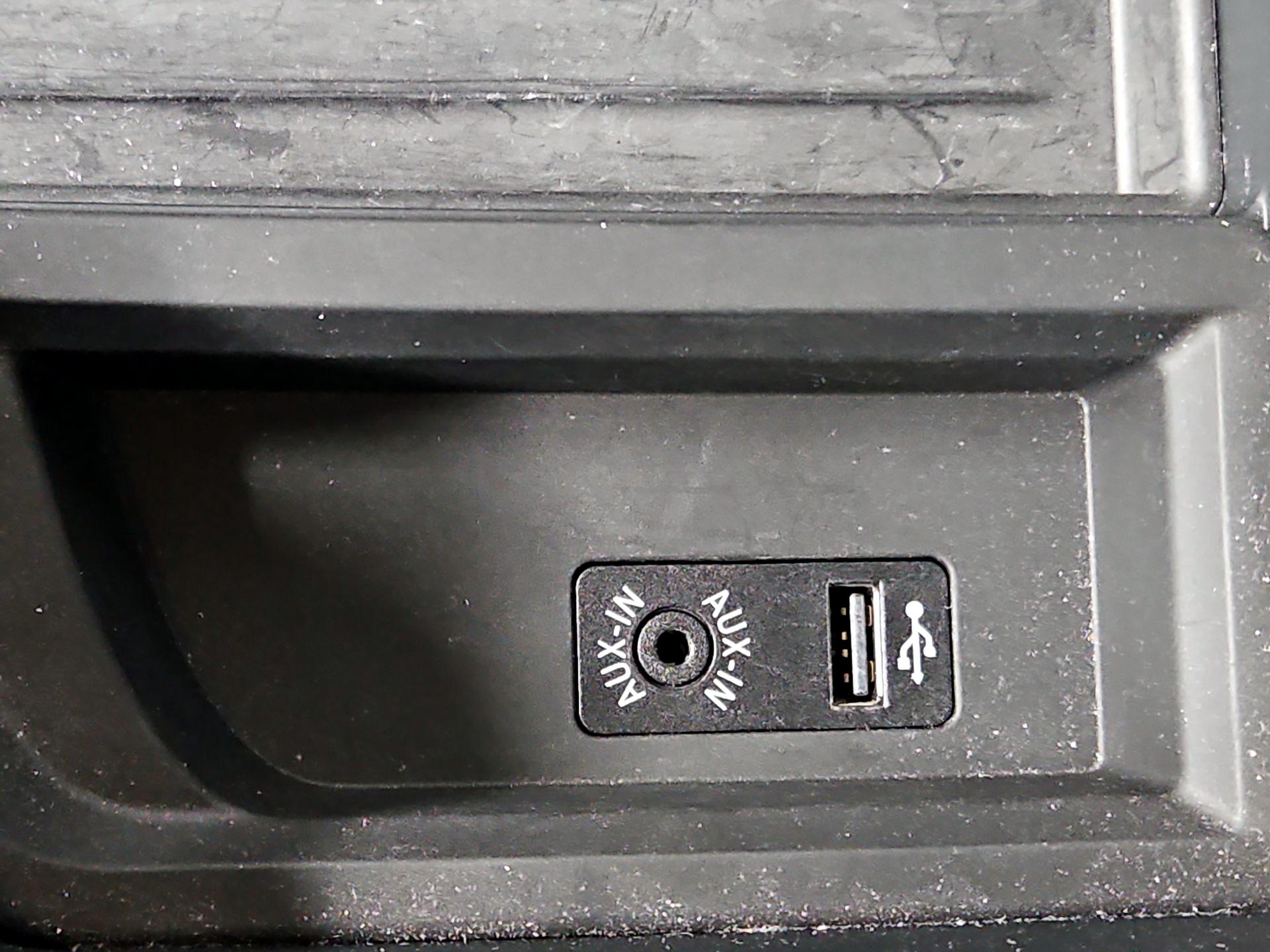 Thumbnail: 2016 BMW 3 Series - 18