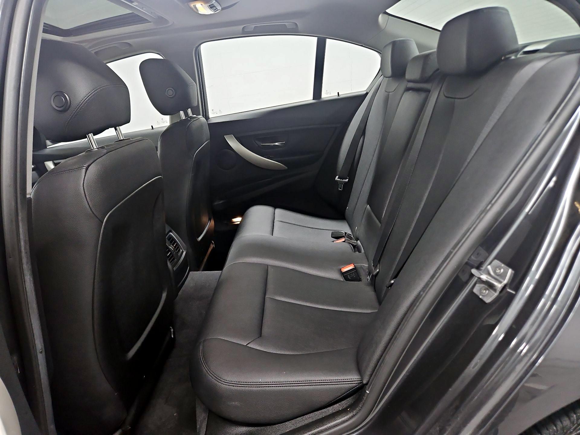 Thumbnail: 2016 BMW 3 Series - 20