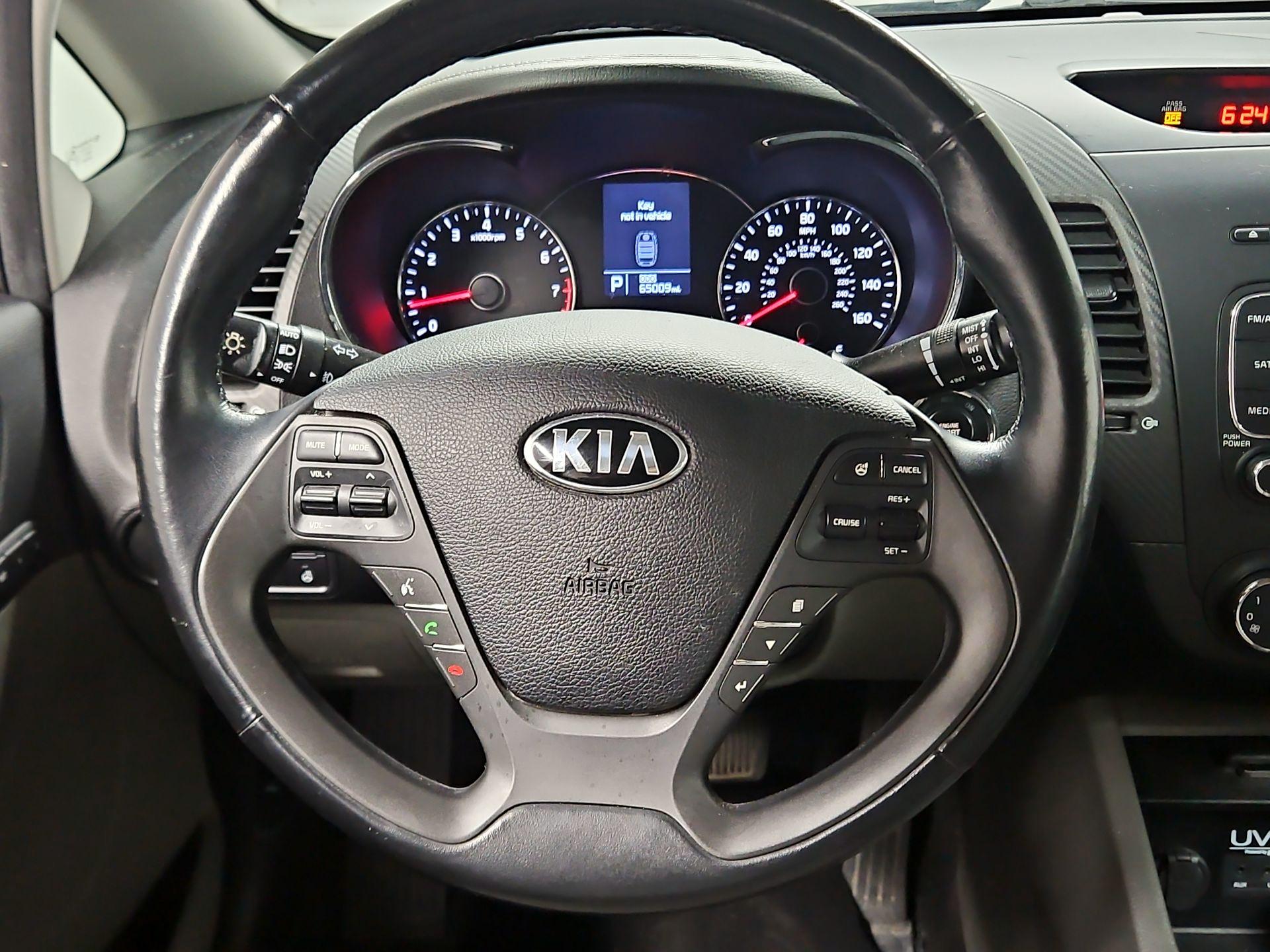 Thumbnail: 2015 Kia Forte - 10