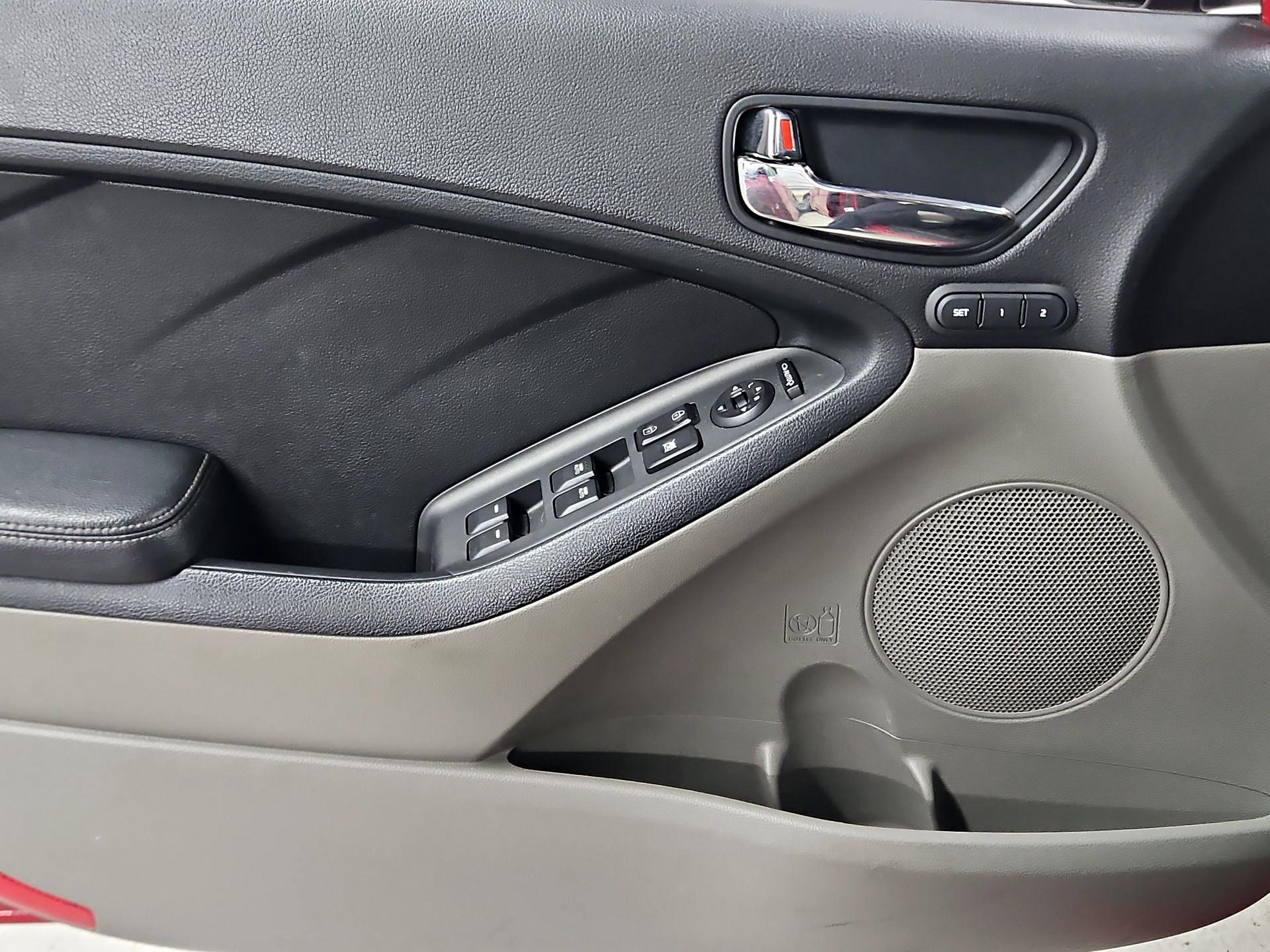 Thumbnail: 2015 Kia Forte - 12