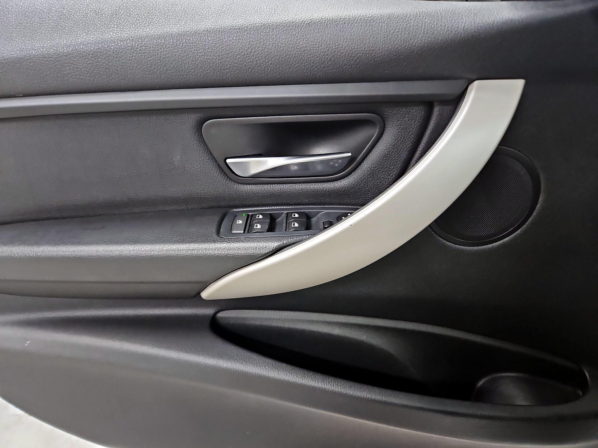 Thumbnail: 2015 BMW 3 Series - 12