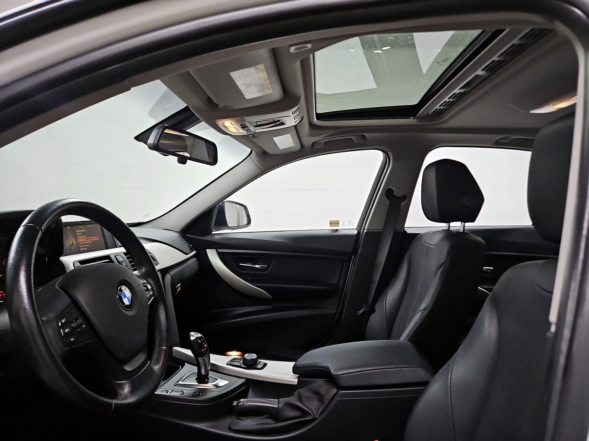 Thumbnail: 2015 BMW 3 Series - 19