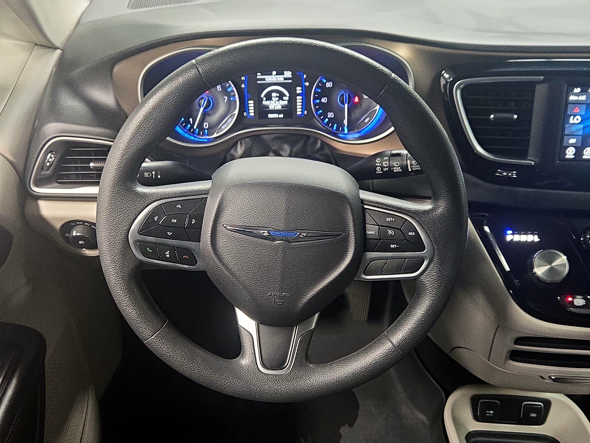 Thumbnail: 2018 Chrysler Pacifica - 10