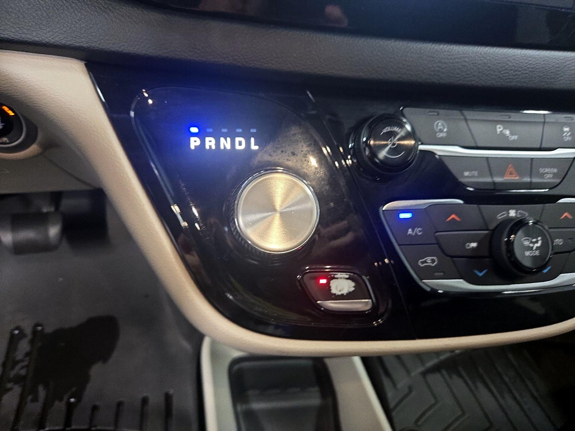 Thumbnail: 2018 Chrysler Pacifica - 17