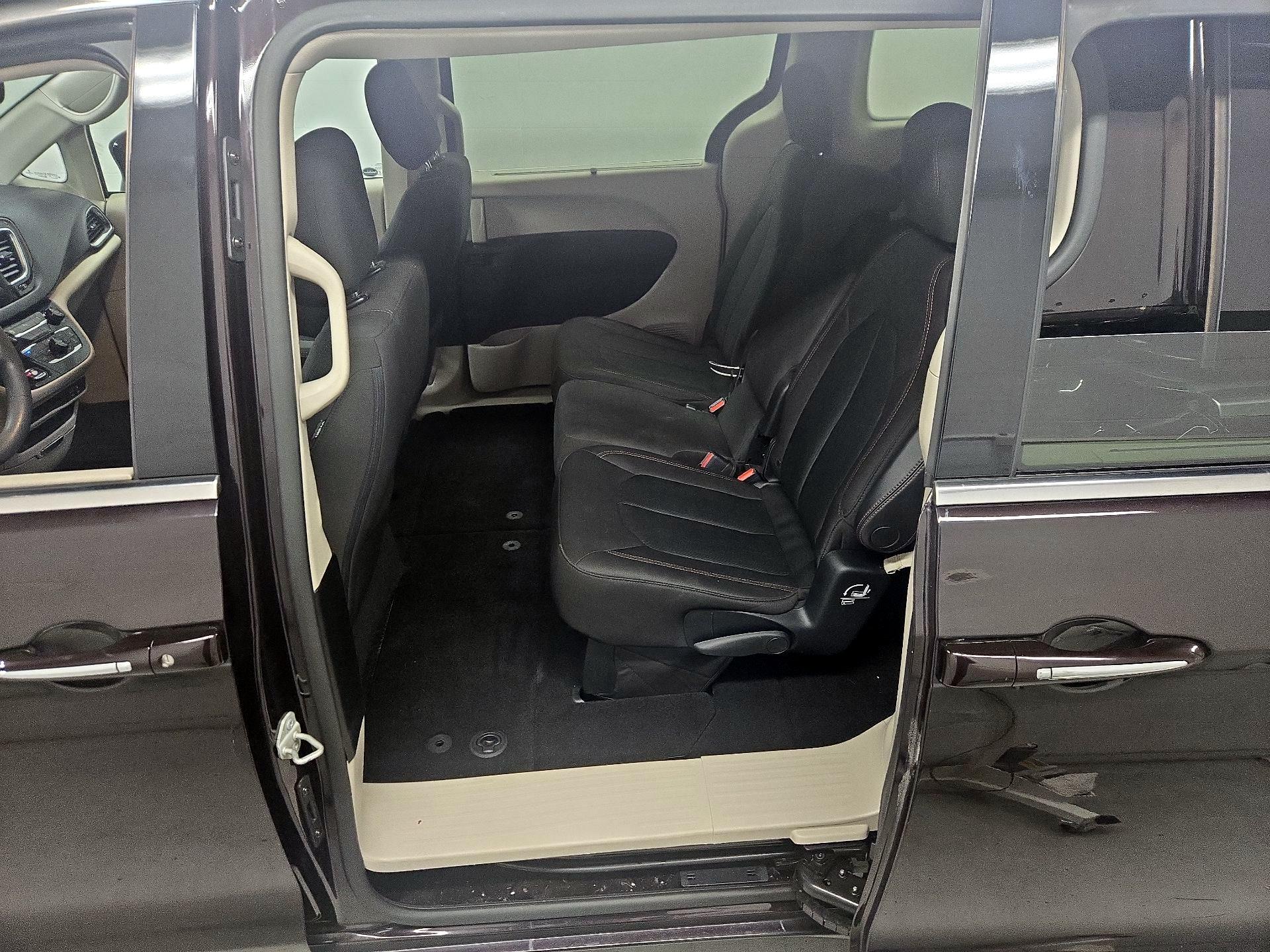 Thumbnail: 2018 Chrysler Pacifica - 19
