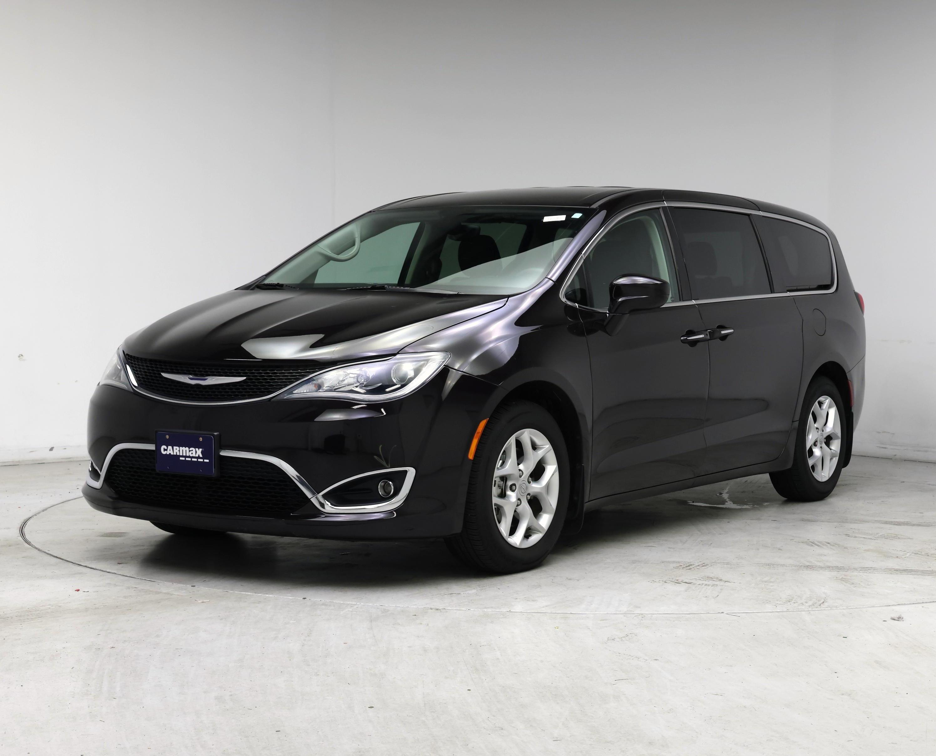 Thumbnail: 2018 Chrysler Pacifica - 4