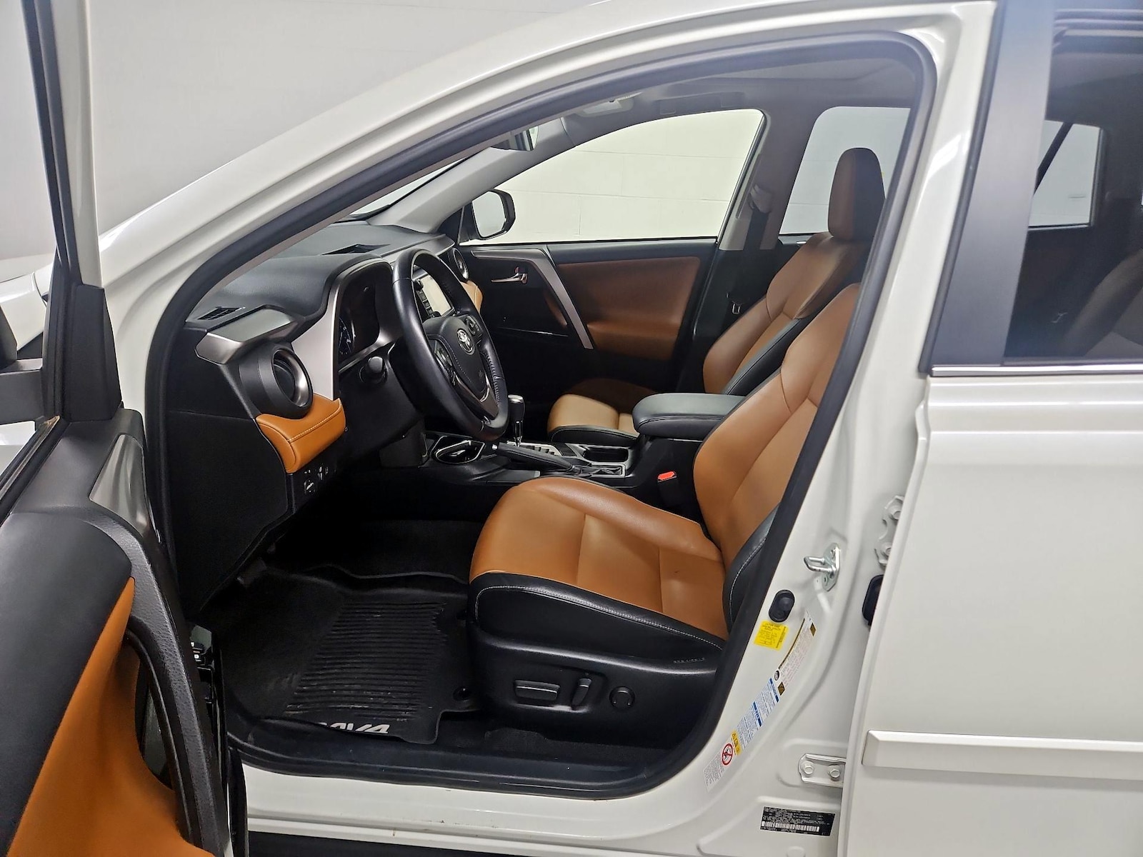 2016 Toyota RAV4 Limited - Photo 12