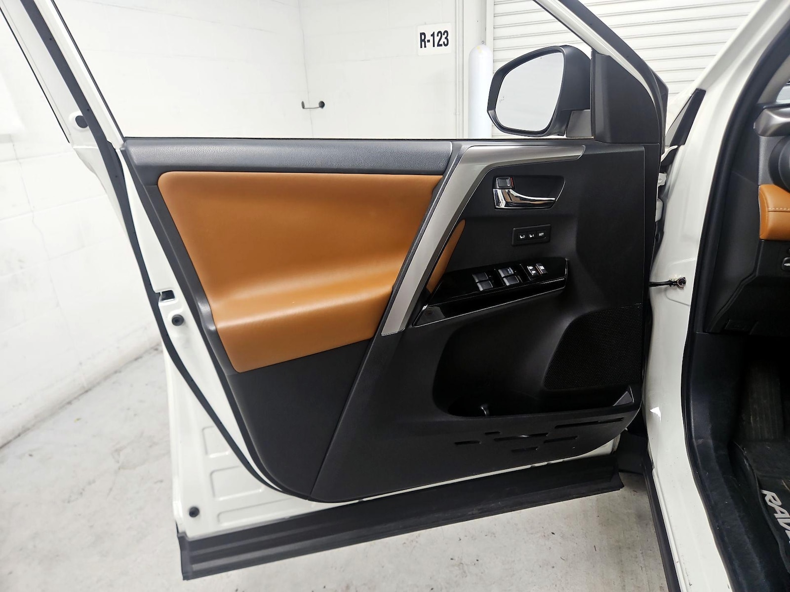 2016 Toyota RAV4 Limited - Photo 13